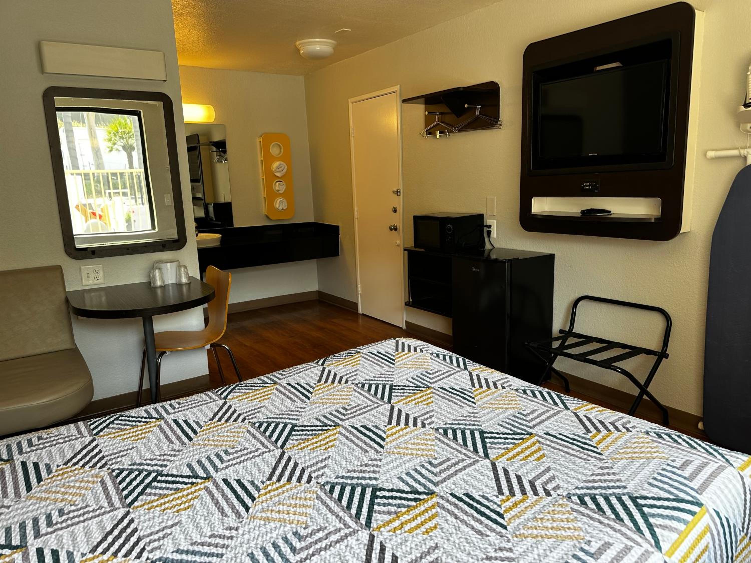Double Room - Disability Access photo 3