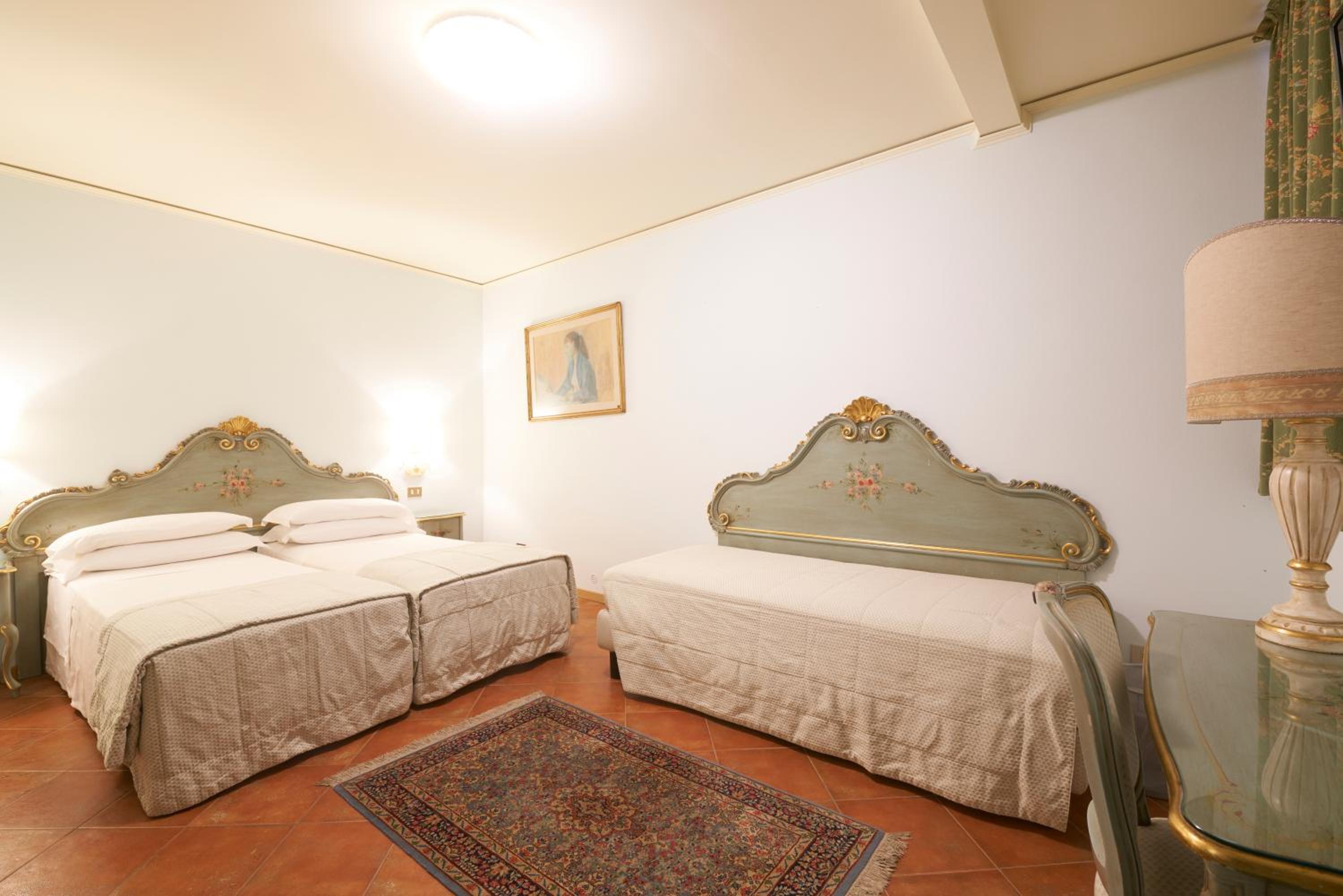 One-Bedroom Apartment - Separate Building photo 1