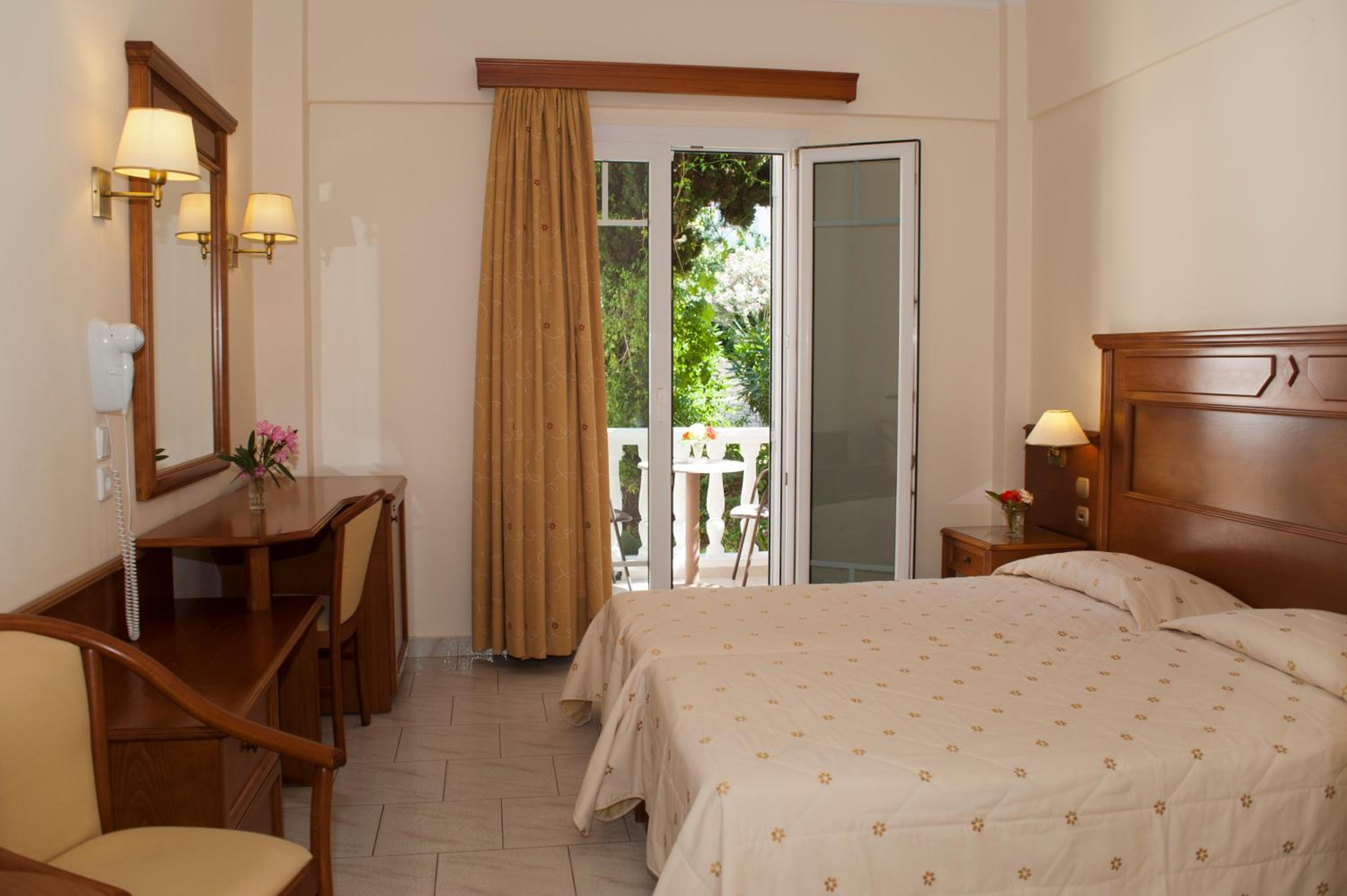 Budget Double Room - Photo 4