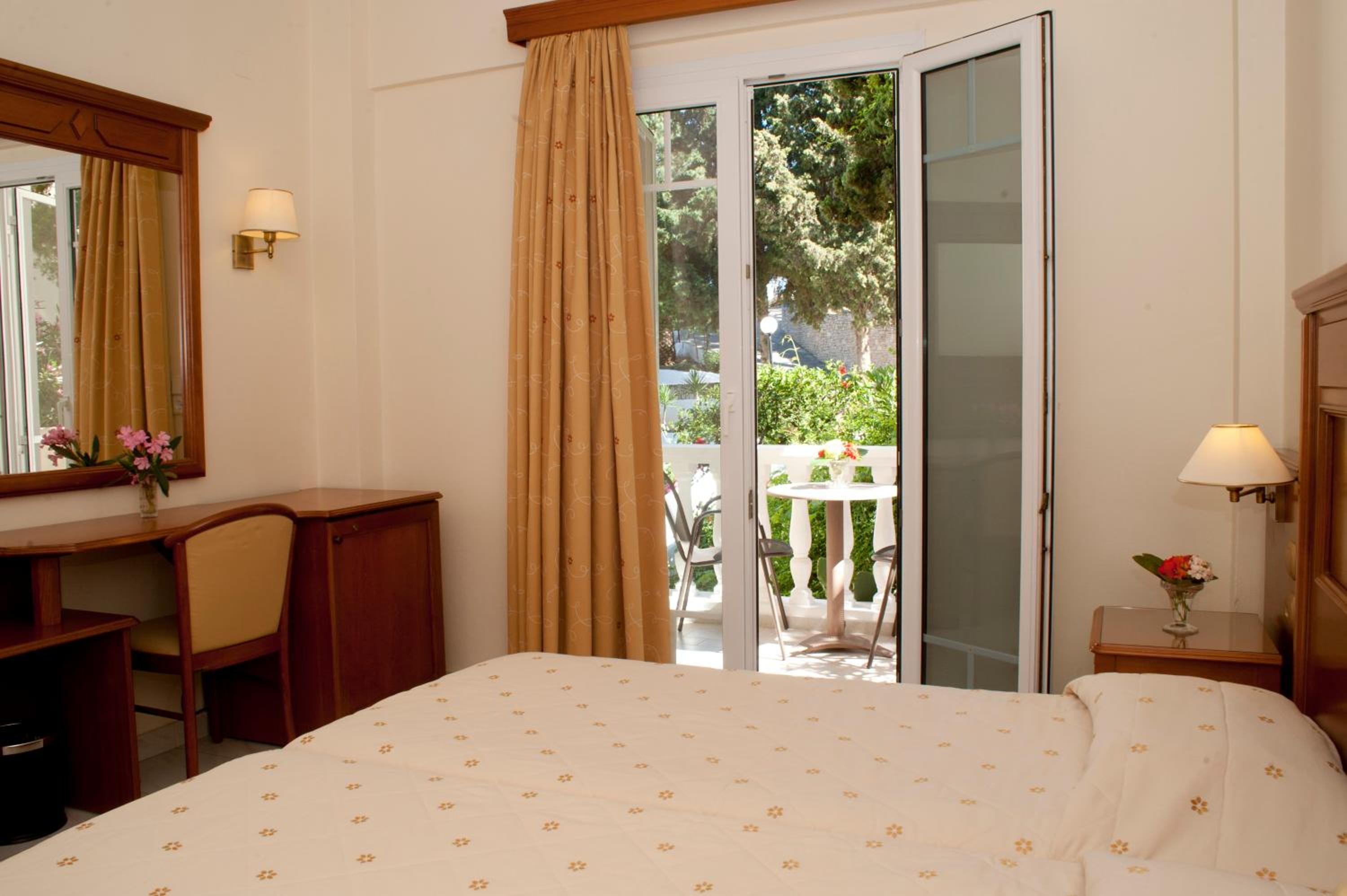 Budget Double Room - Photo 5