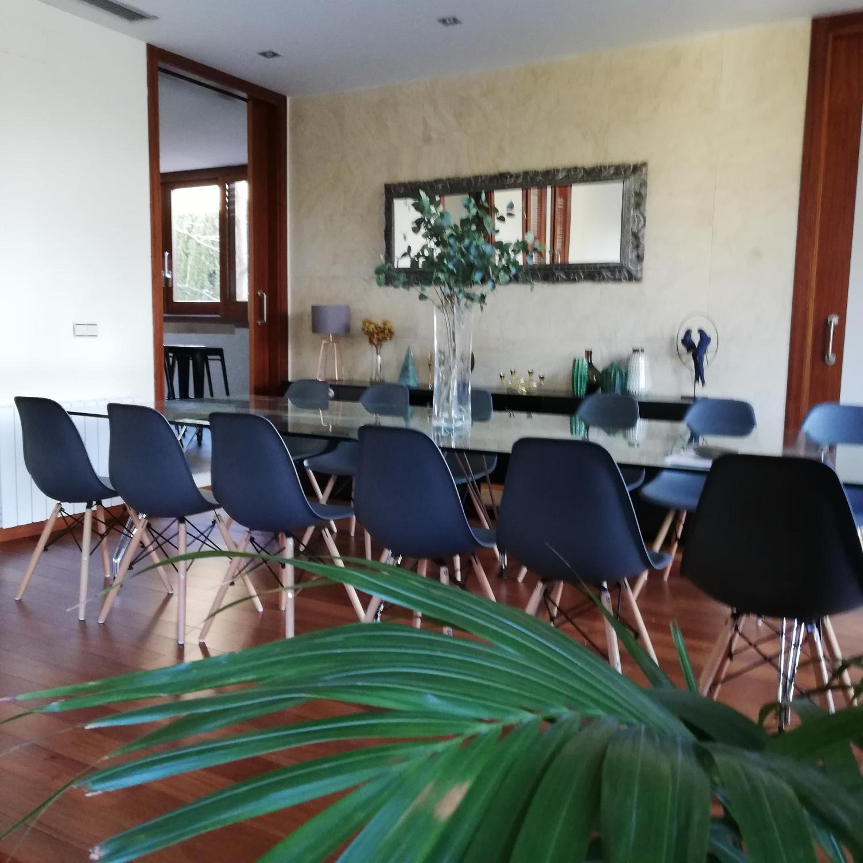 Six-Bedroom House - Photo 82