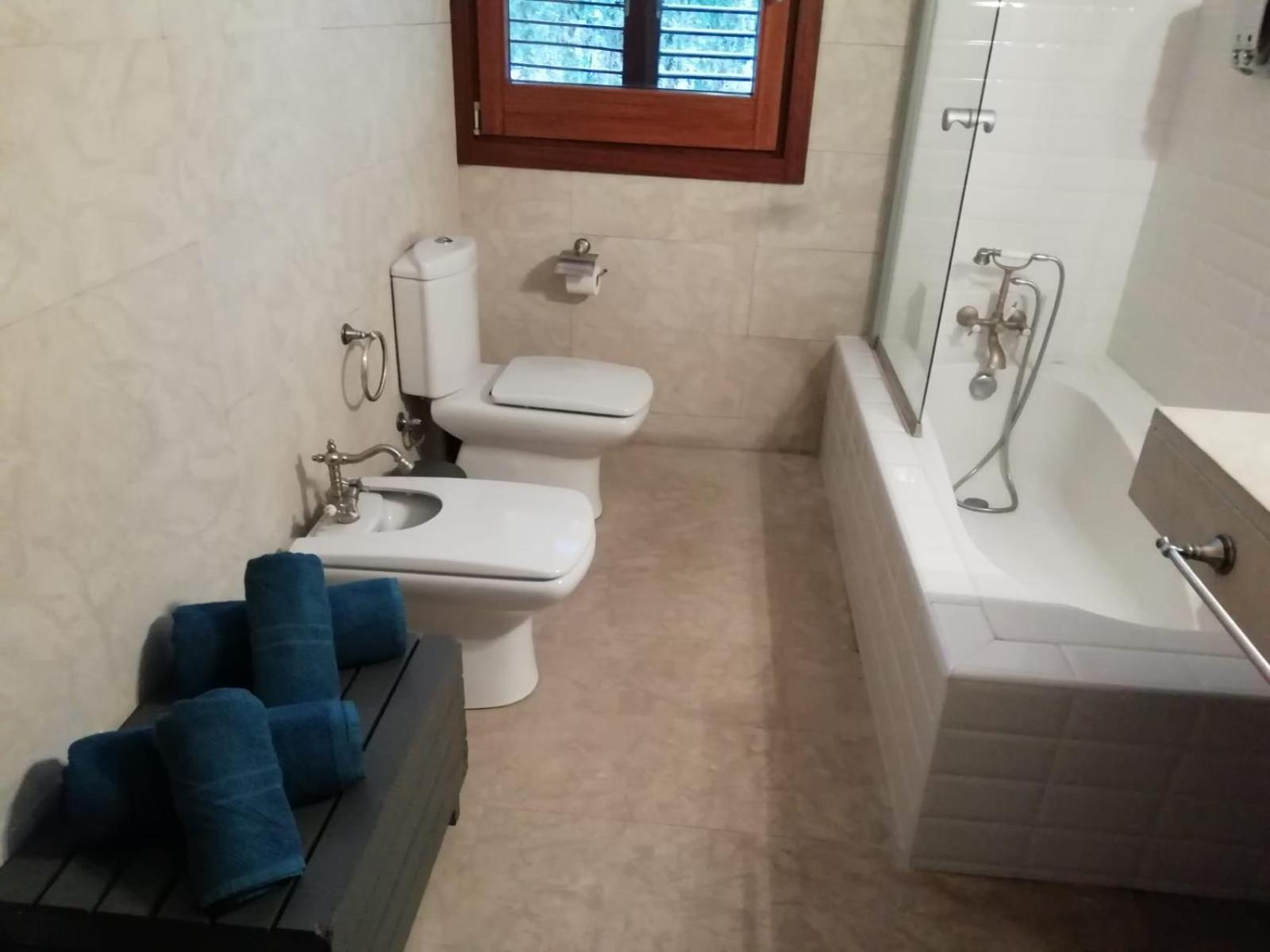 Six-Bedroom House - Photo 87