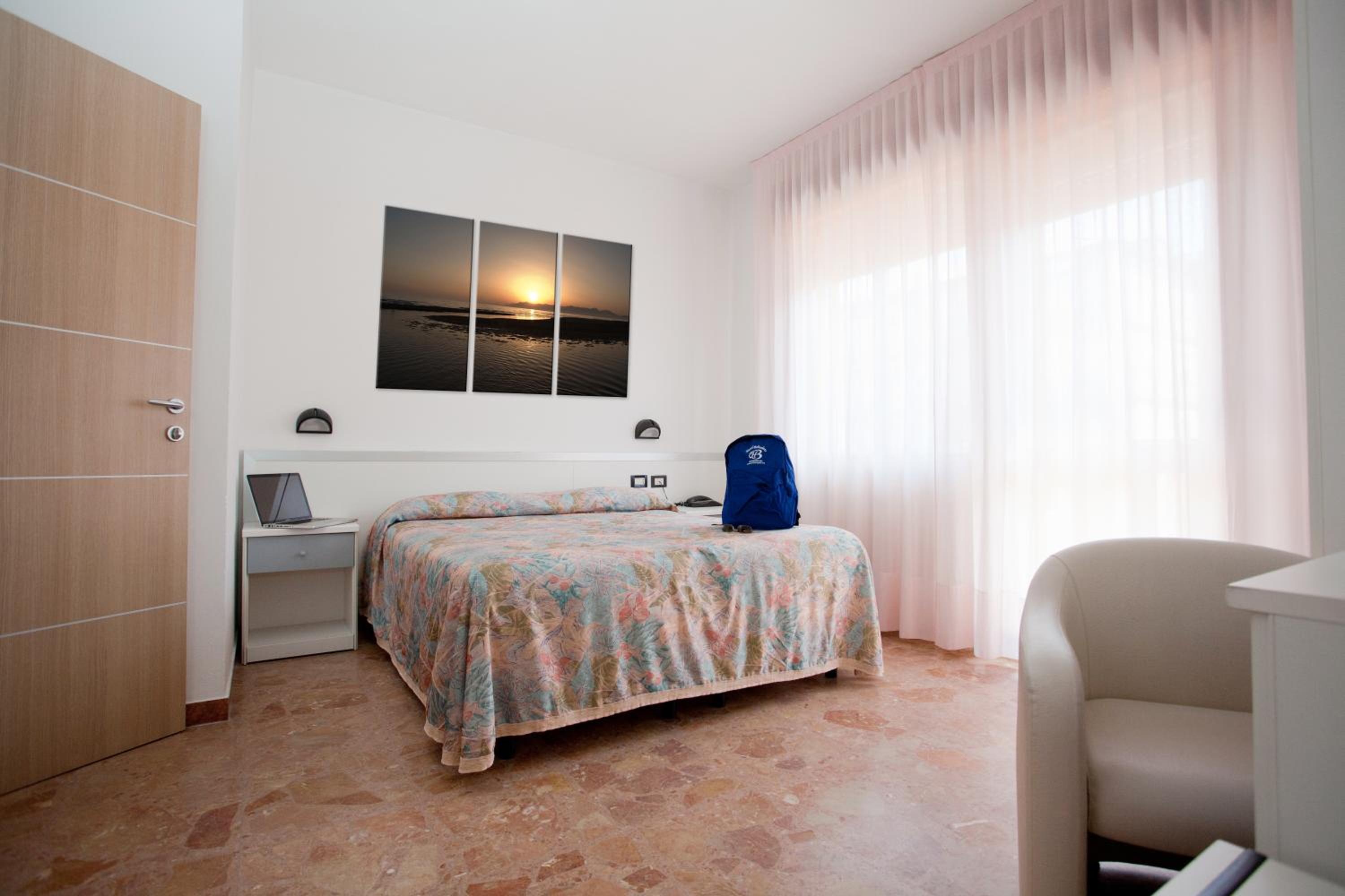 Double or Twin Room - Photo 6