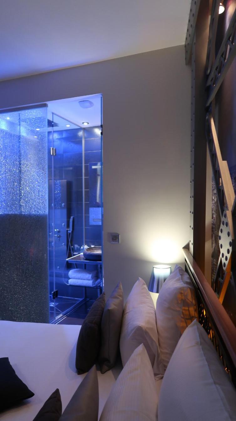 Tour Eiffel Room - With Shower