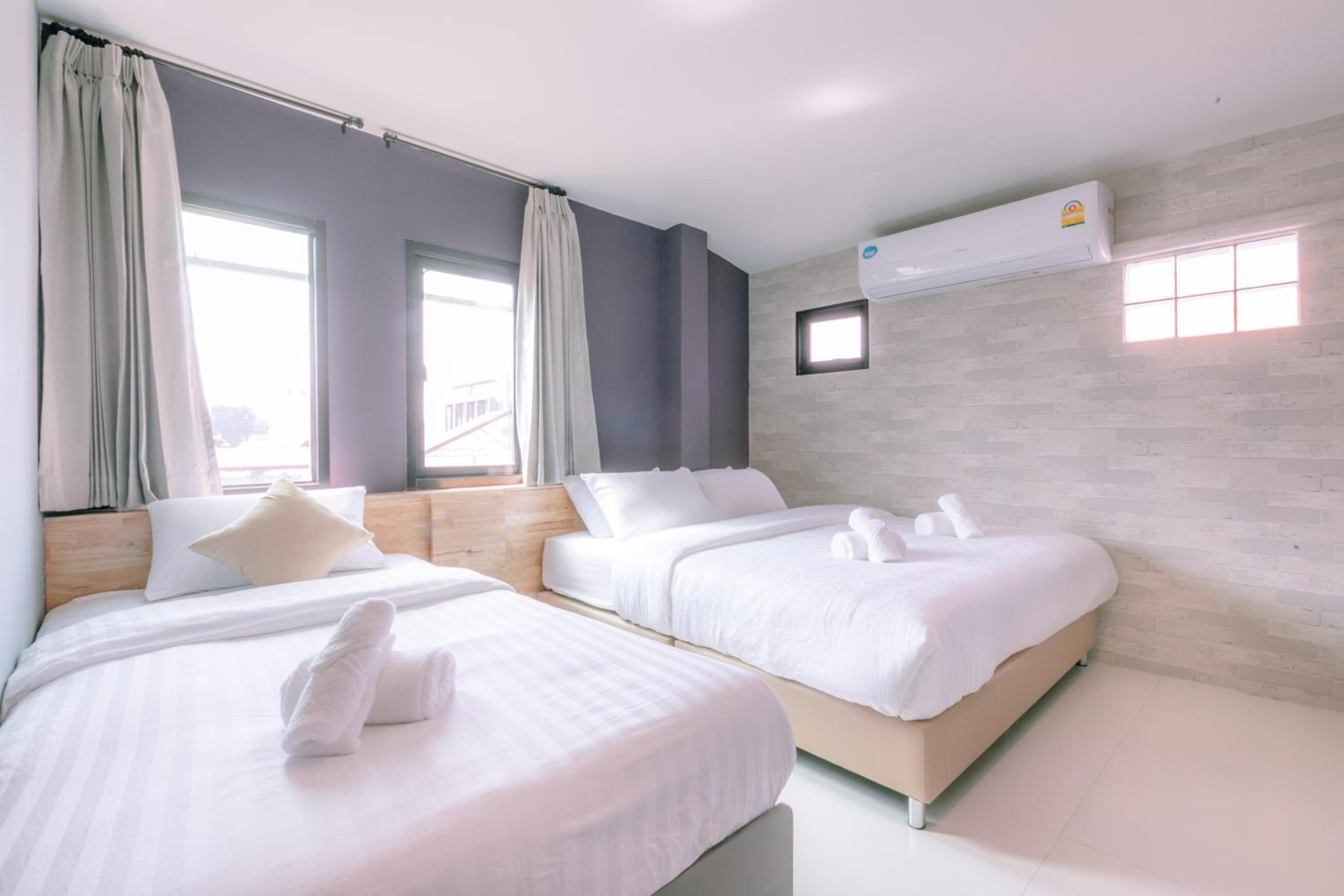 Triple Room with Bath - Photo 8