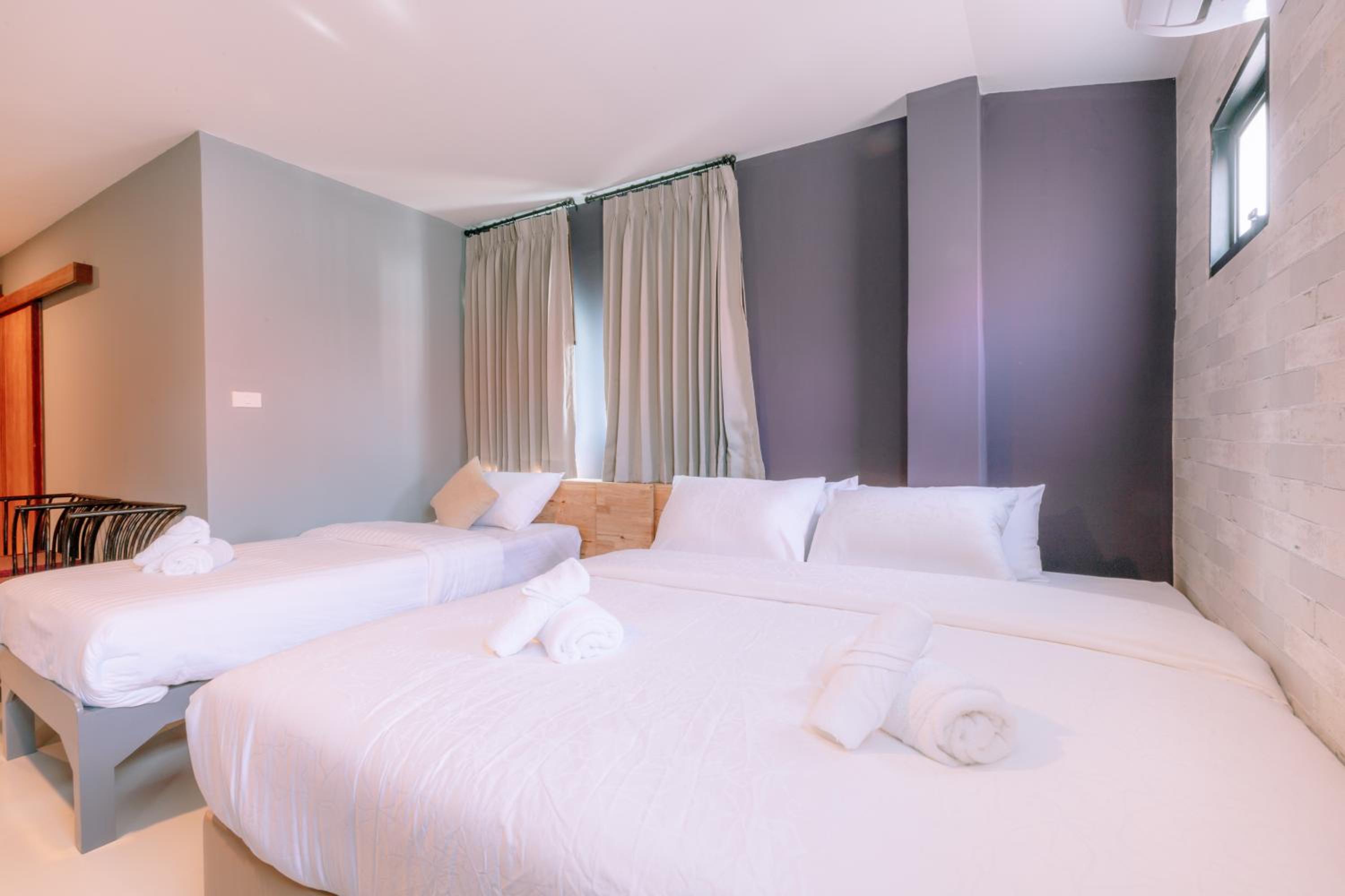Triple Room with Bath - Photo 10