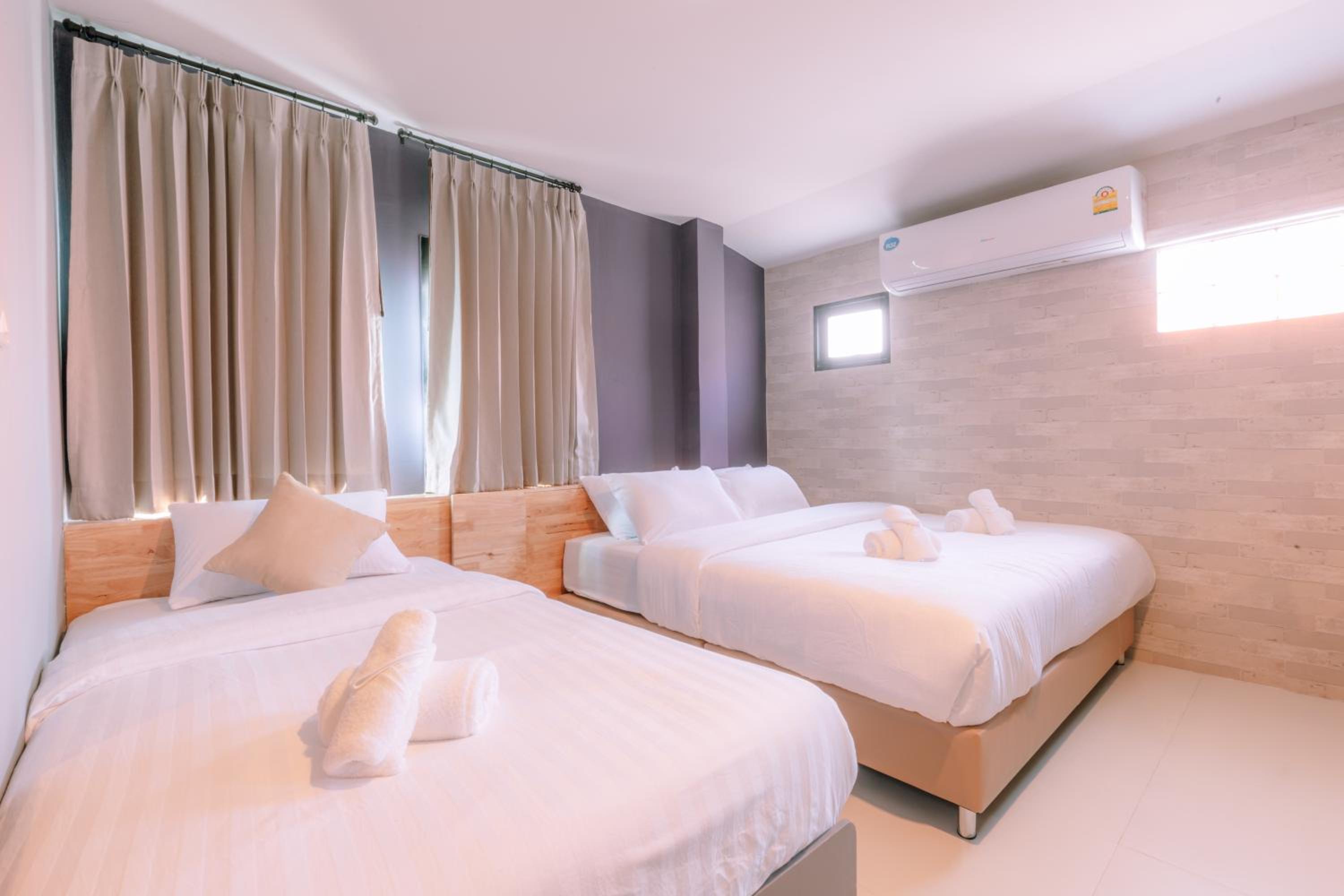 Triple Room with Bath - Photo 9
