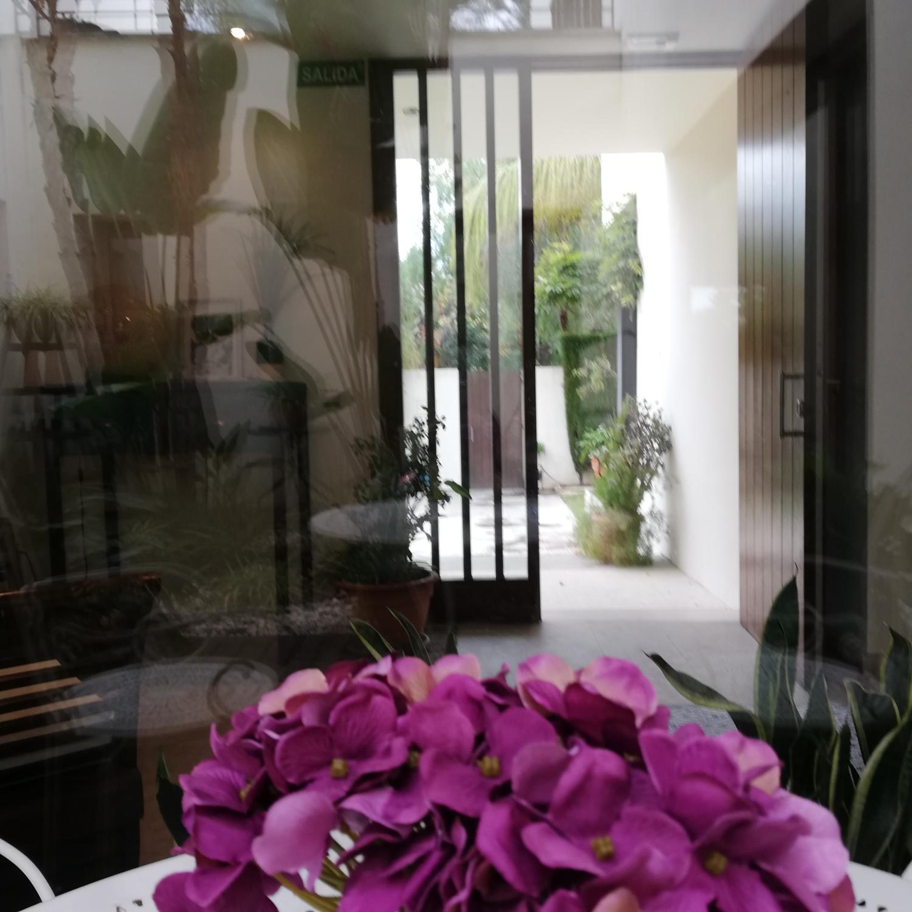 Six-Bedroom House - Photo 73