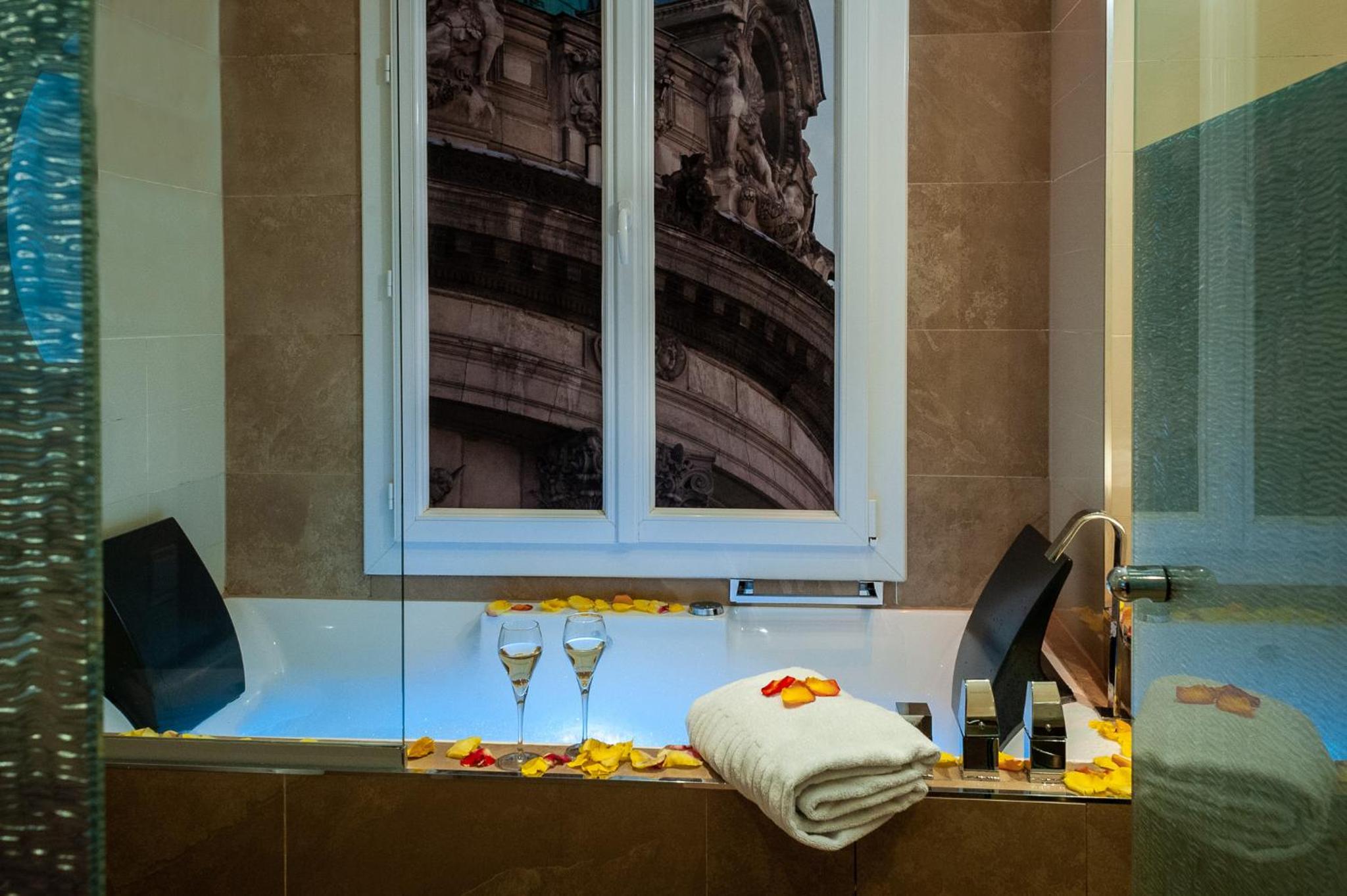Opera Garnier Room - With Jacuzzi