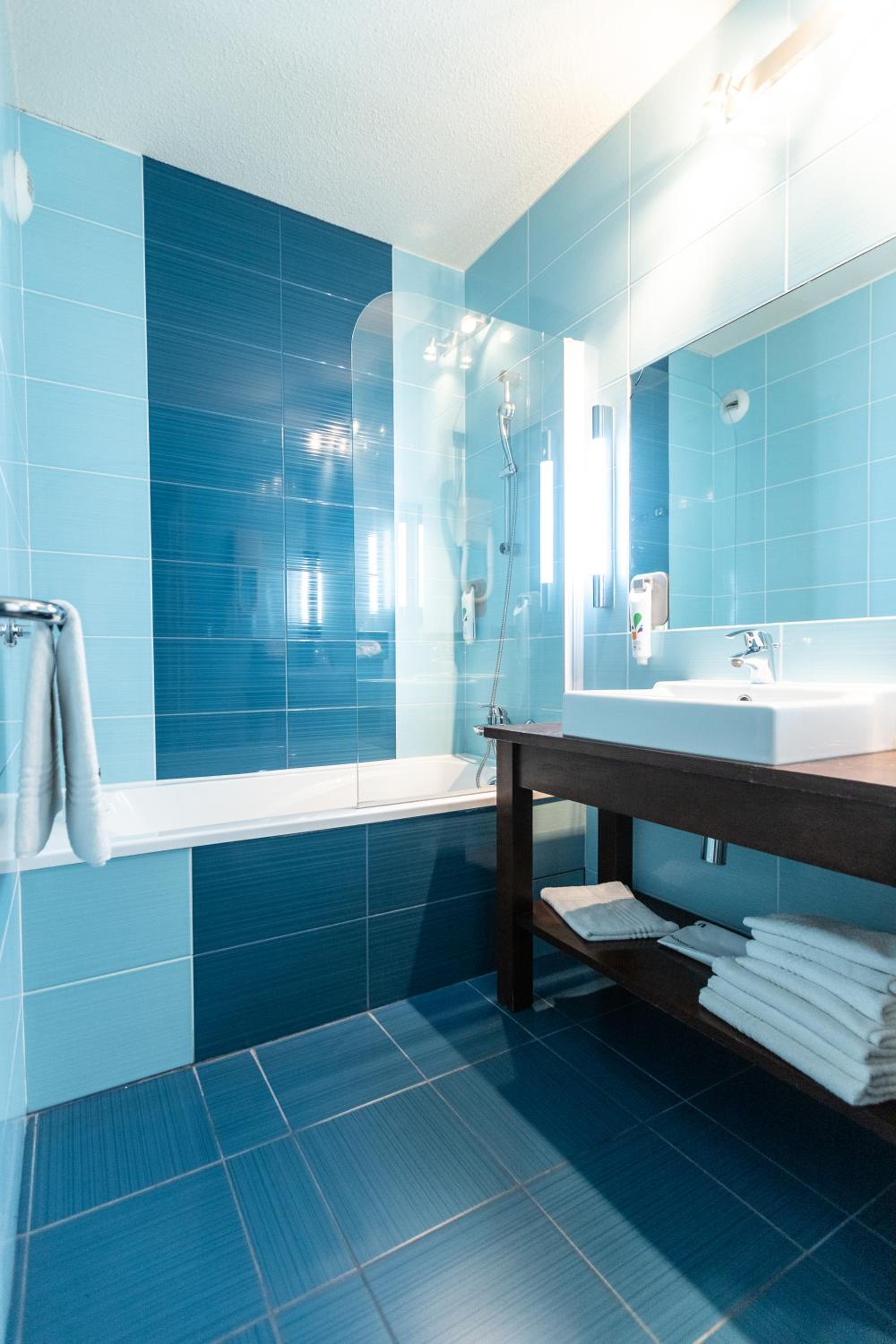 Family Room With Bathroom photo 2