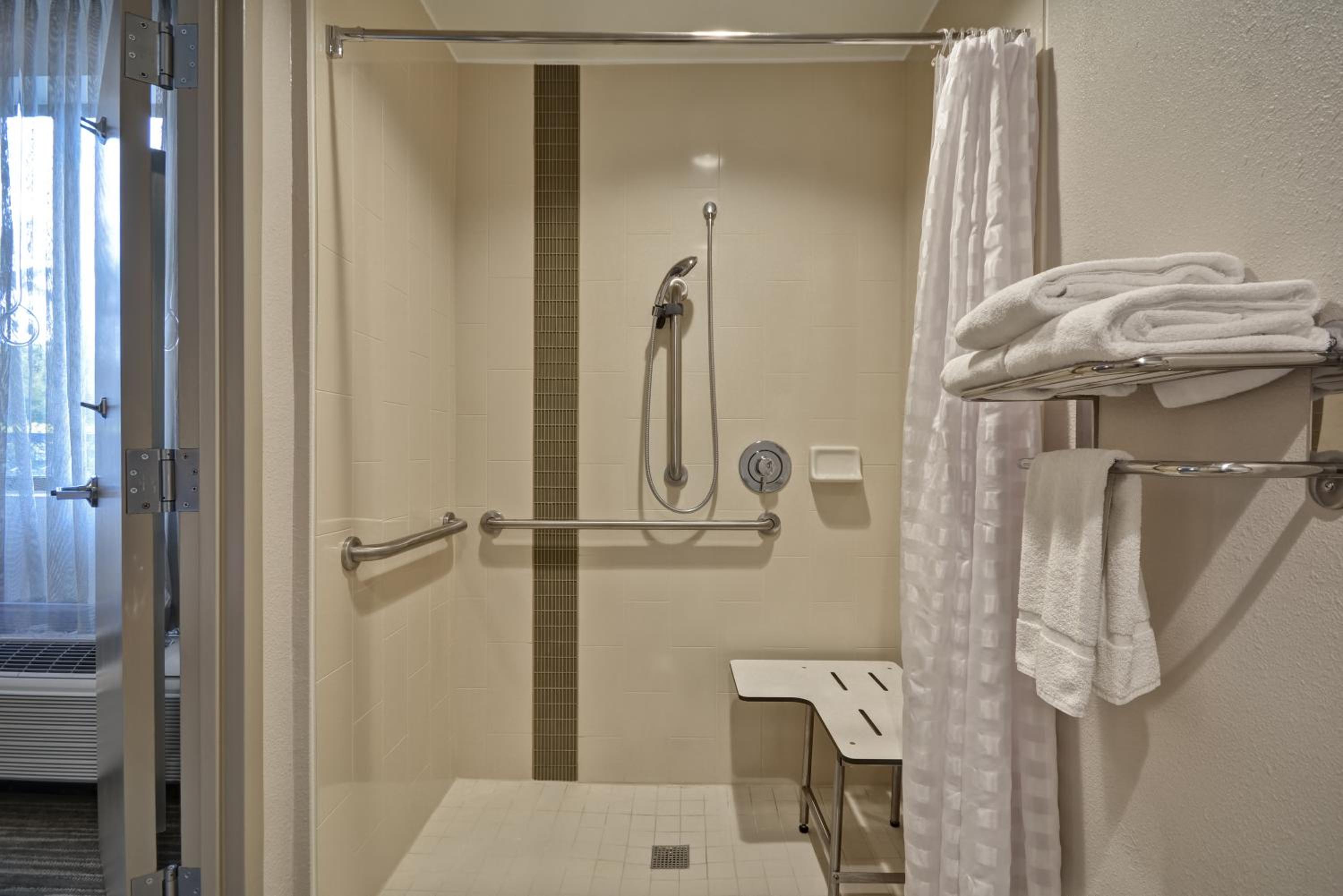 King Room with Sofa and Roll-In Shower - Disability Access photo 2