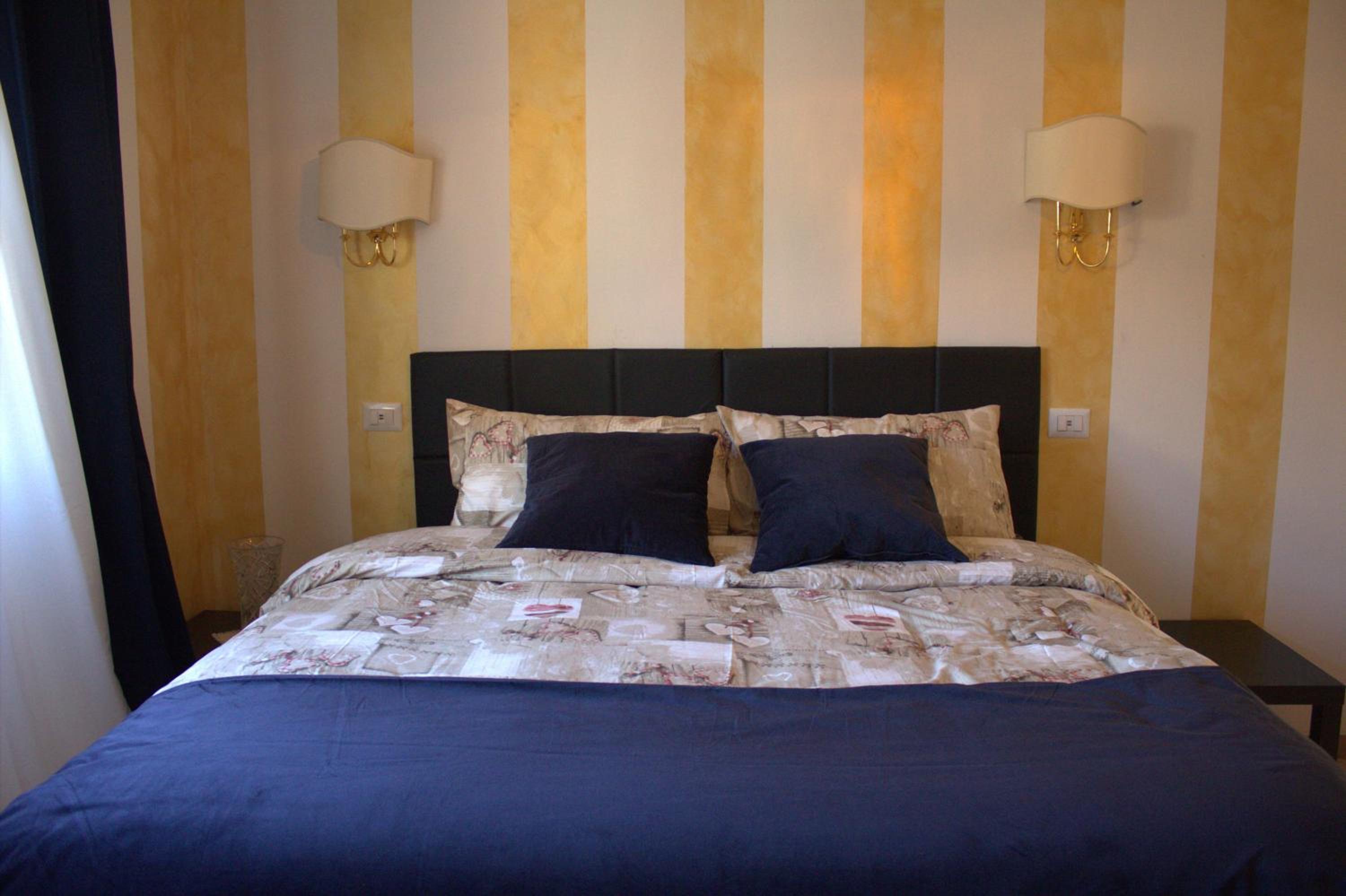 Deluxe Double Room with Balcony - Photo 1