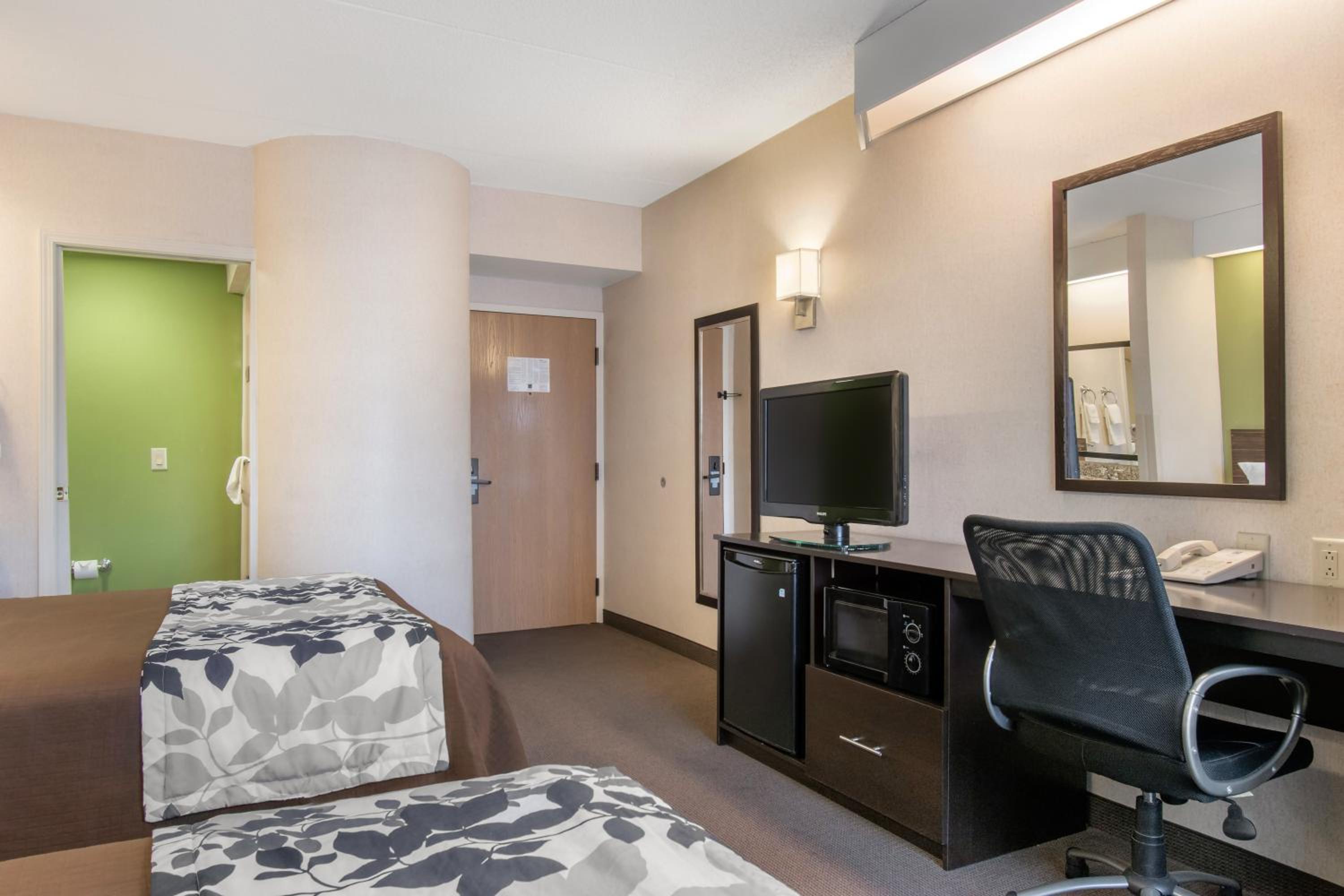 Double Room with Two Double Beds - Non-Smoking - Photo 6