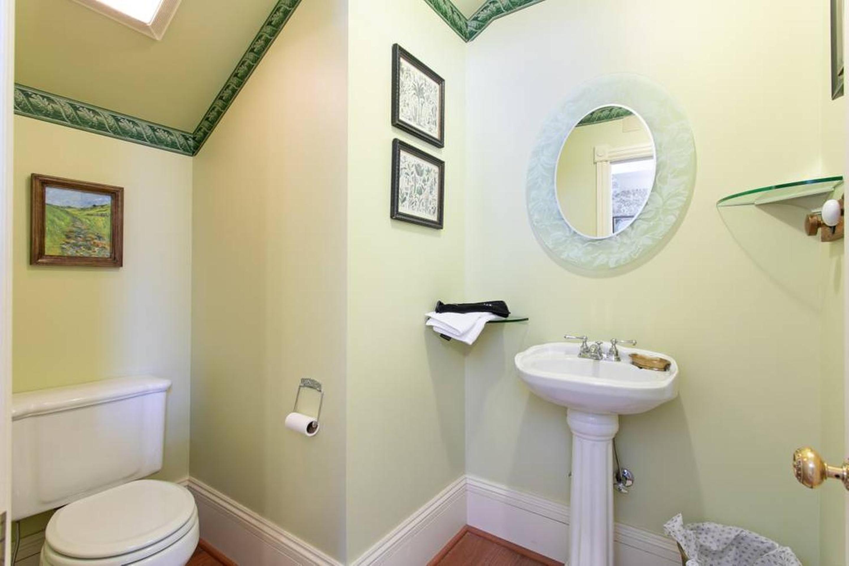 Queen Suite with Spa Bath photo 2