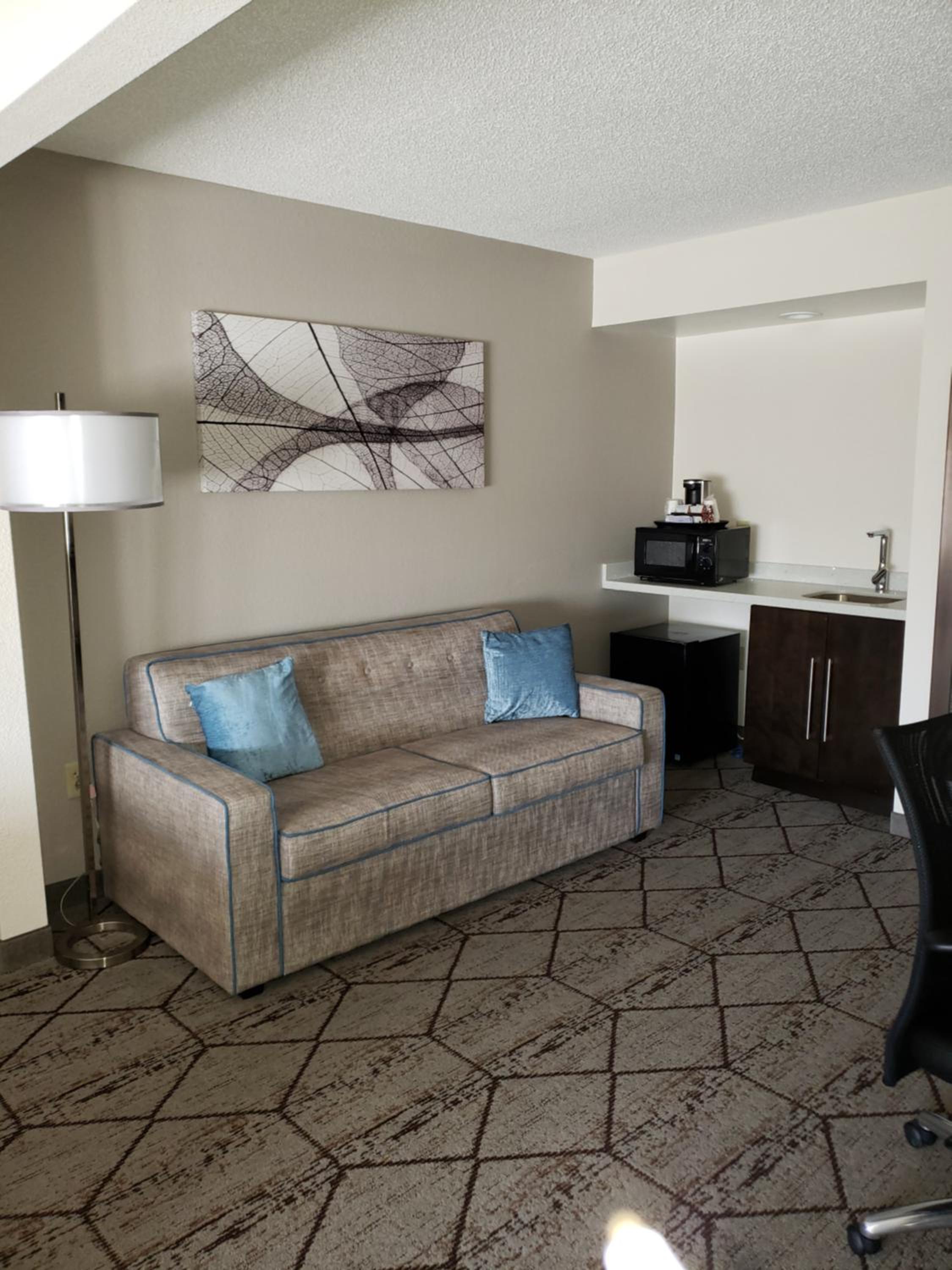 Deluxe King Room - Non-Smoking photo 3