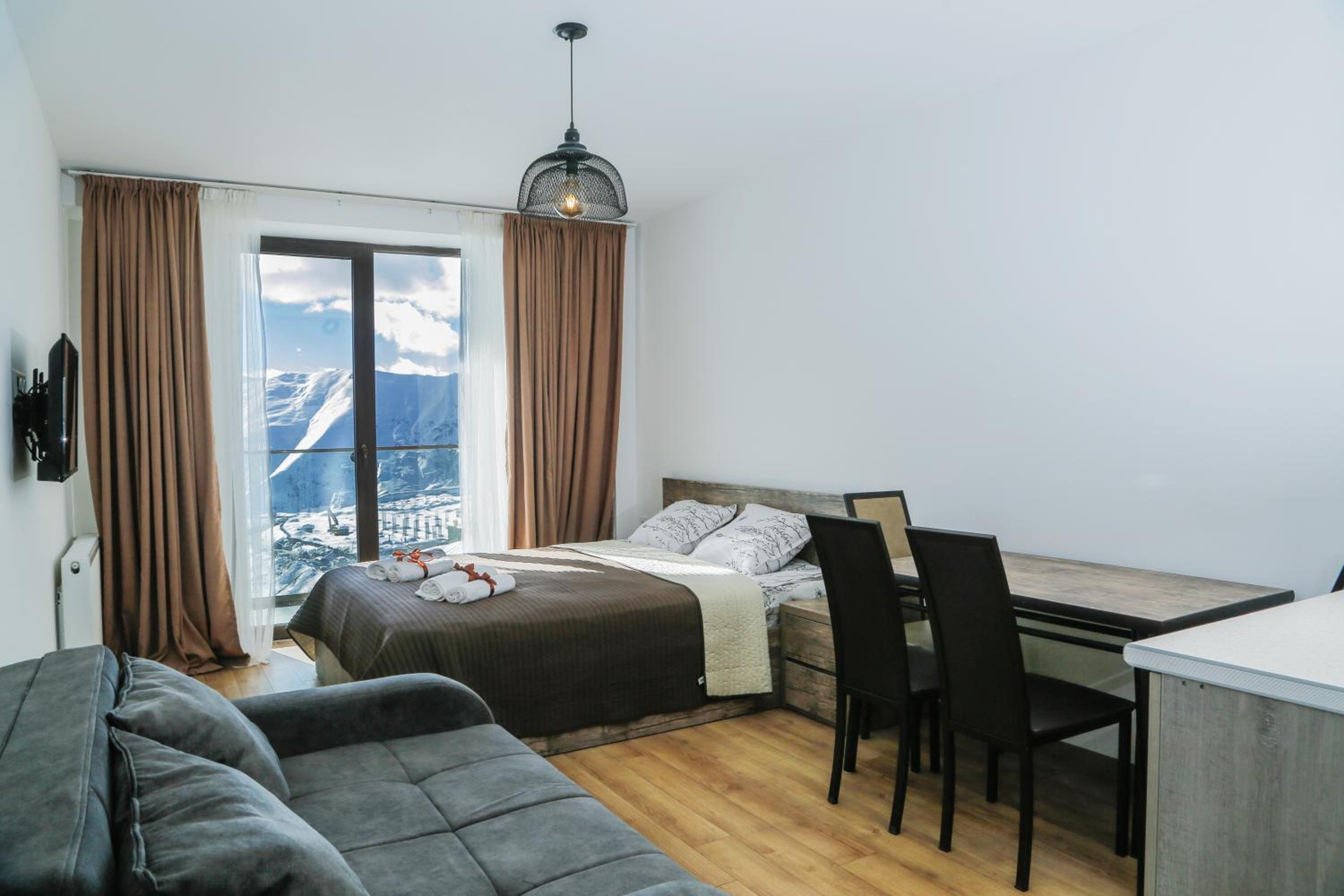 One-Bedroom Apartment photo 1