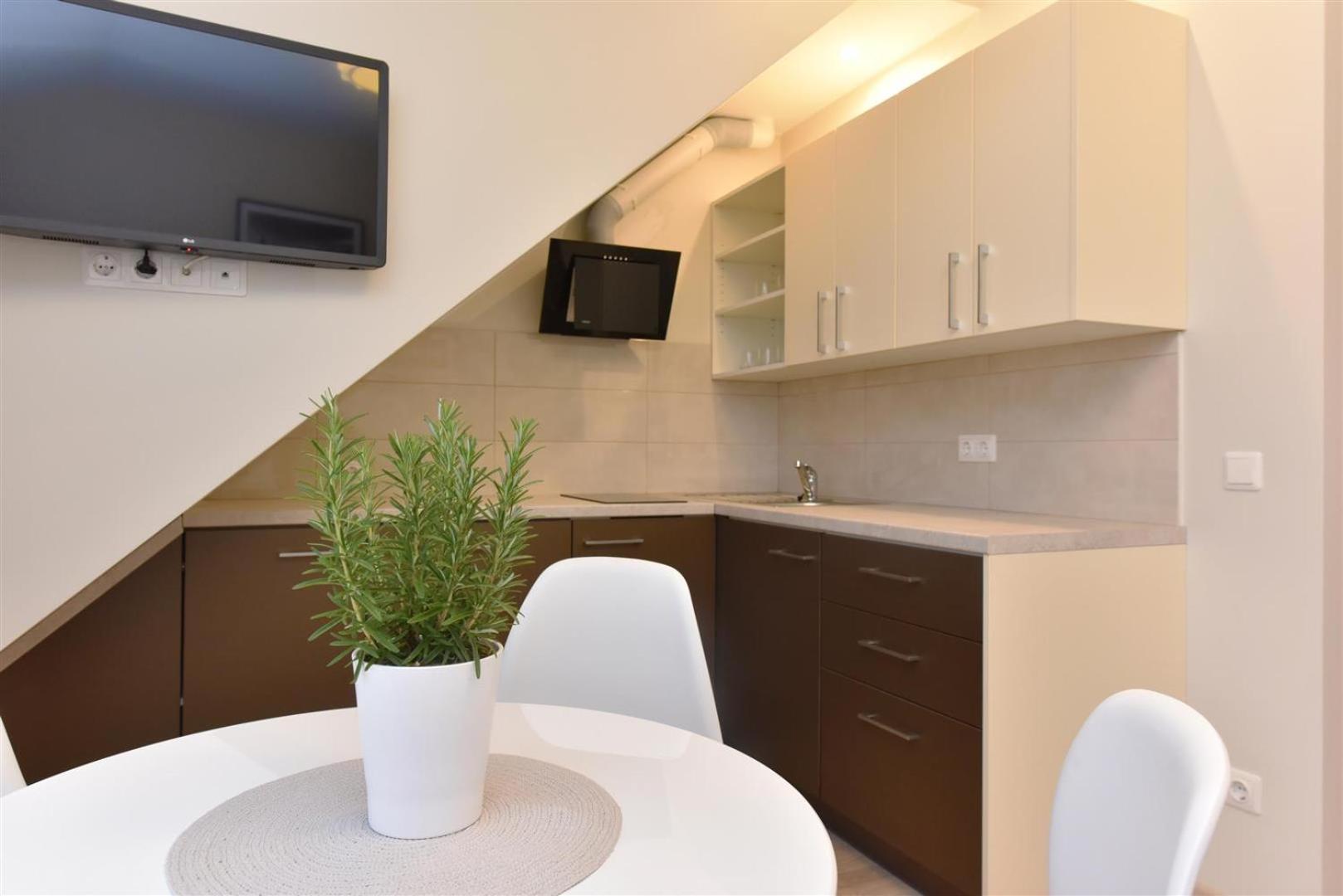 Apartment with Balcony photo 3