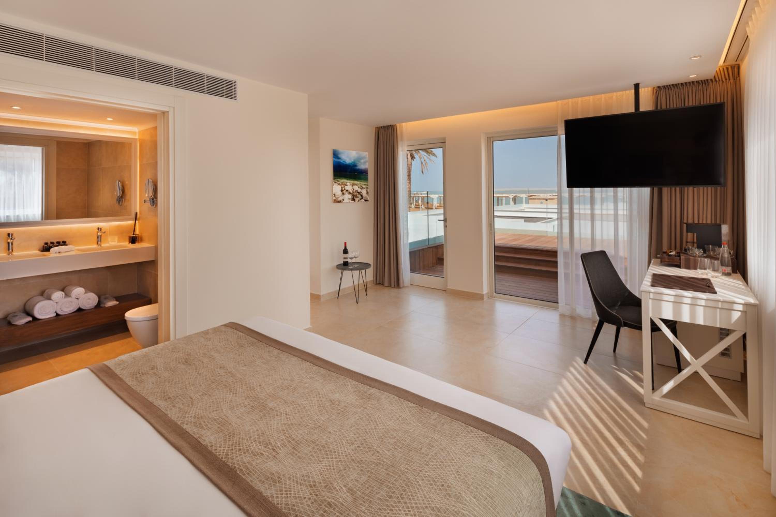 Premium Double Room with Sea View - Photo 4