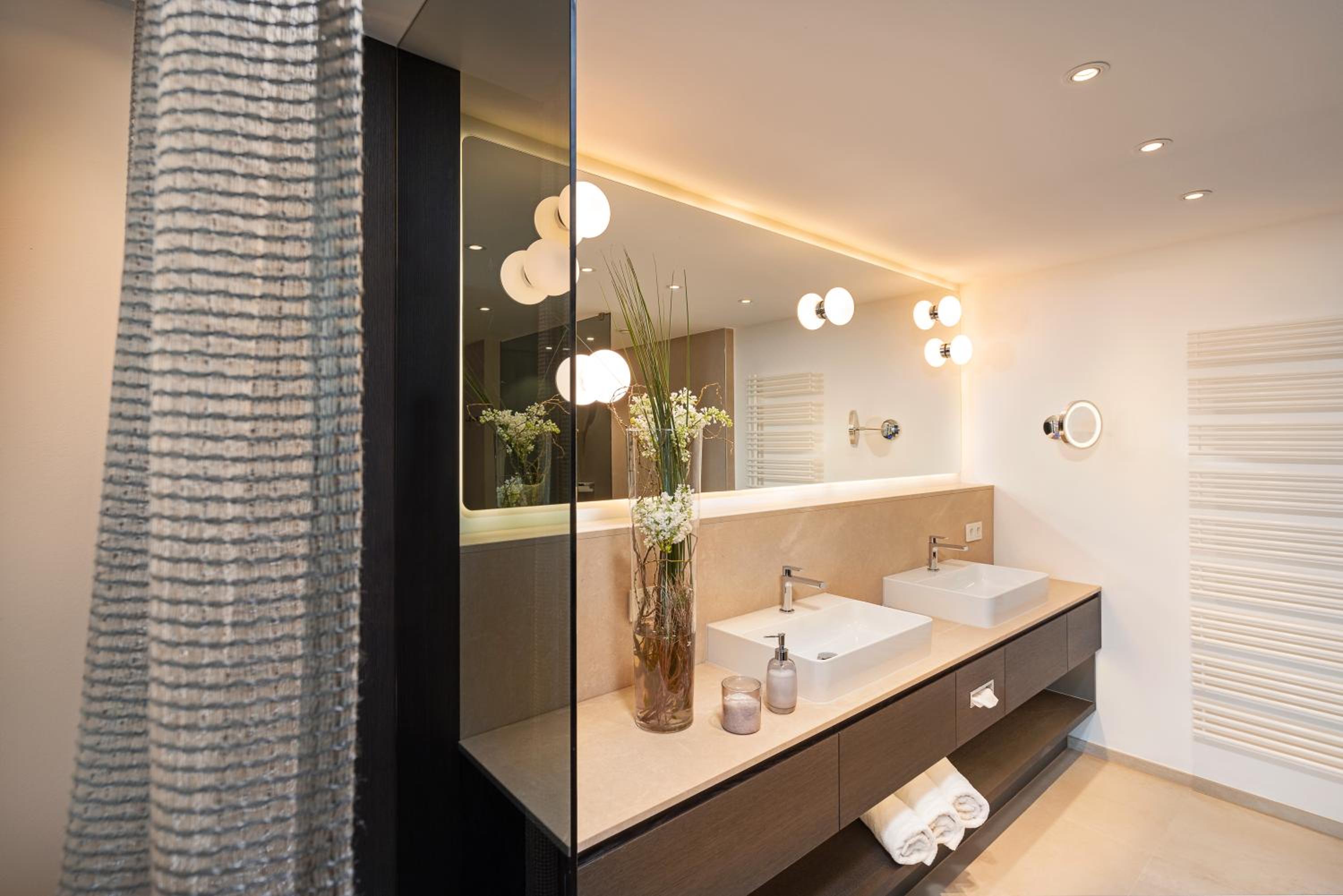 Superior Suite - Photo 5