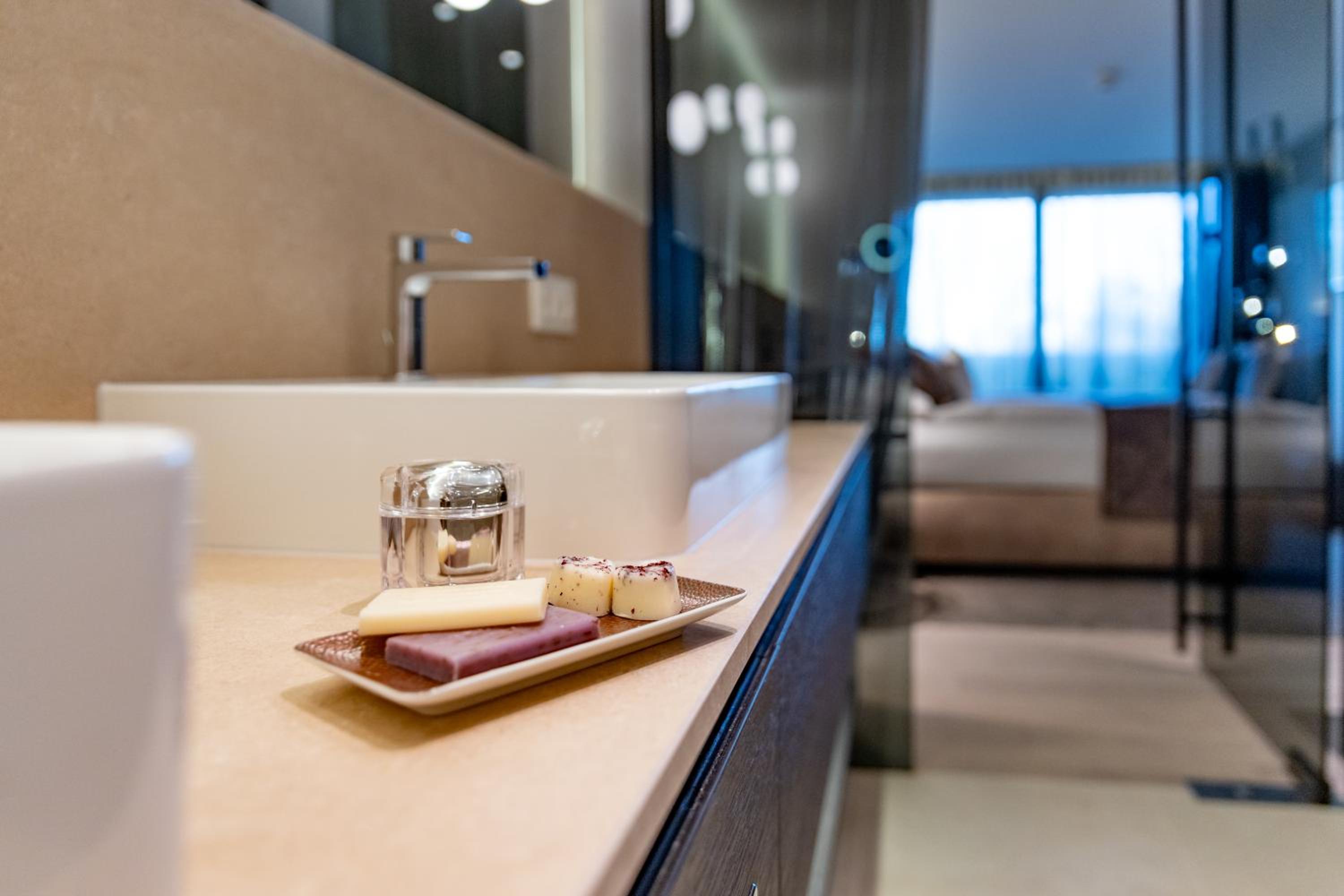 Superior Suite - Photo 4