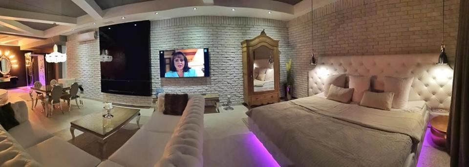Large Apartment with Jacuzzi - Photo 36