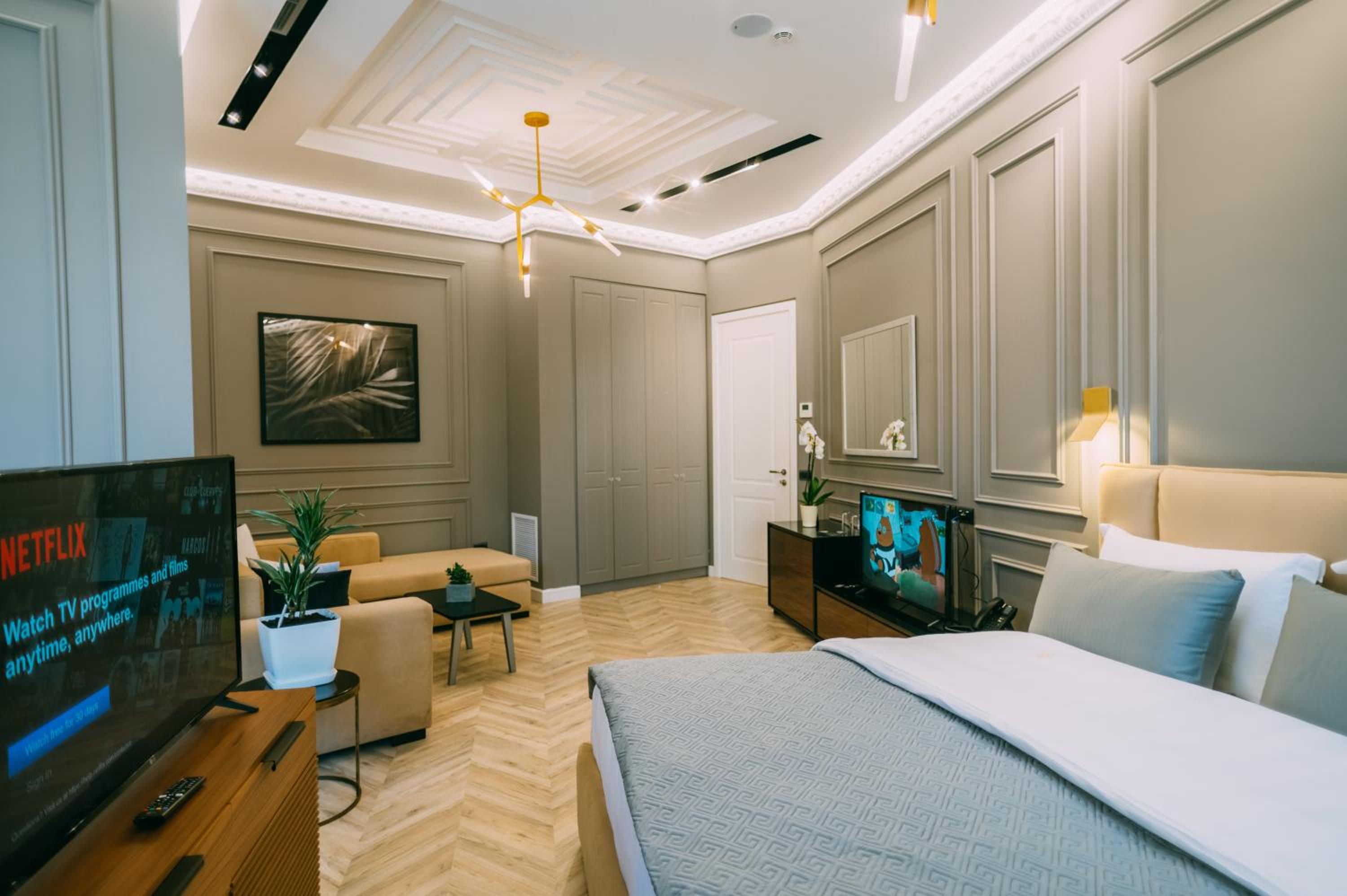 Deluxe King Suite