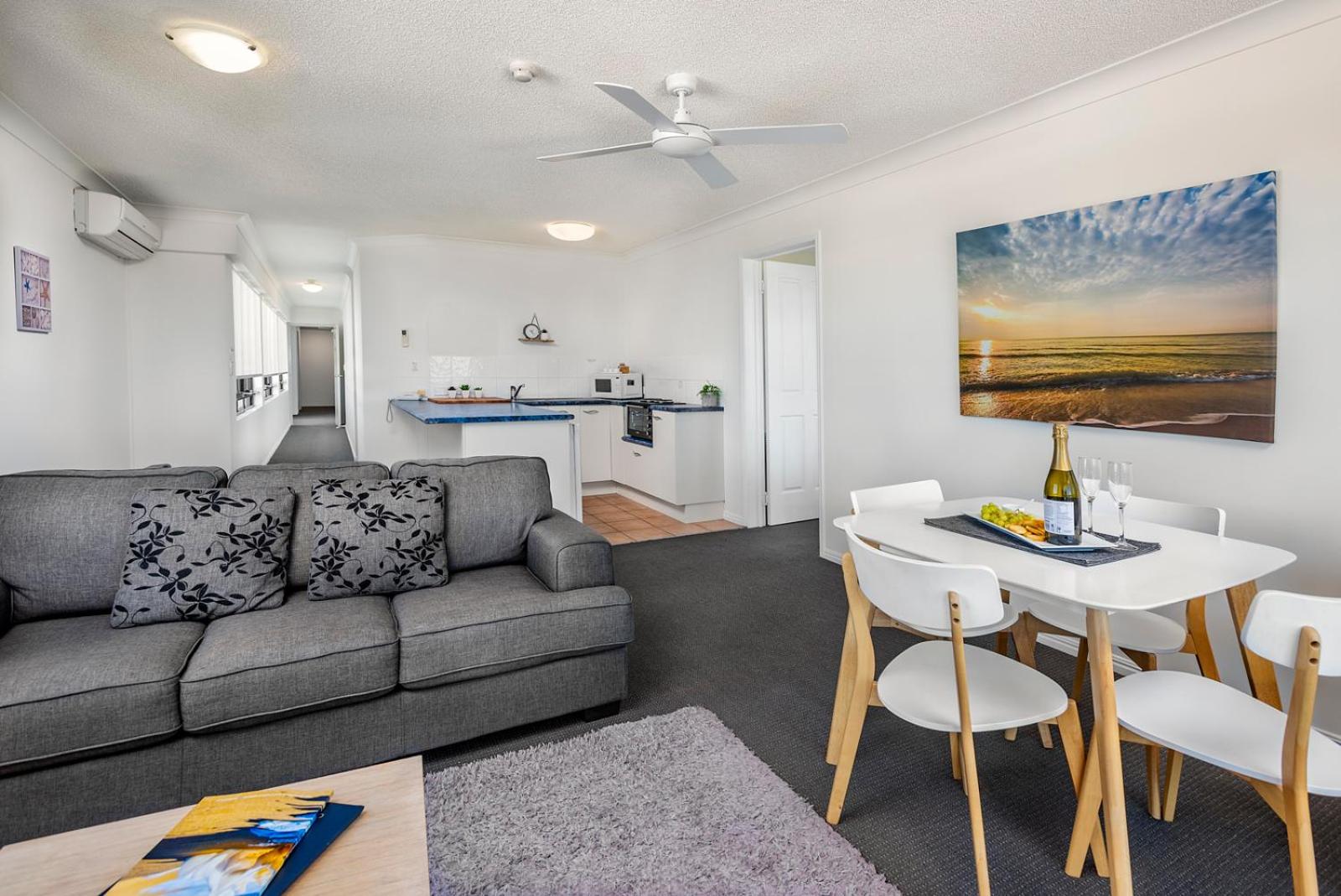 Large One Bedroom Oceanview Apartment photo 3