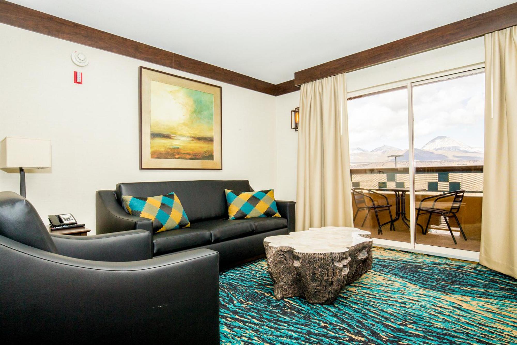 King Suite with Balcony photo 3