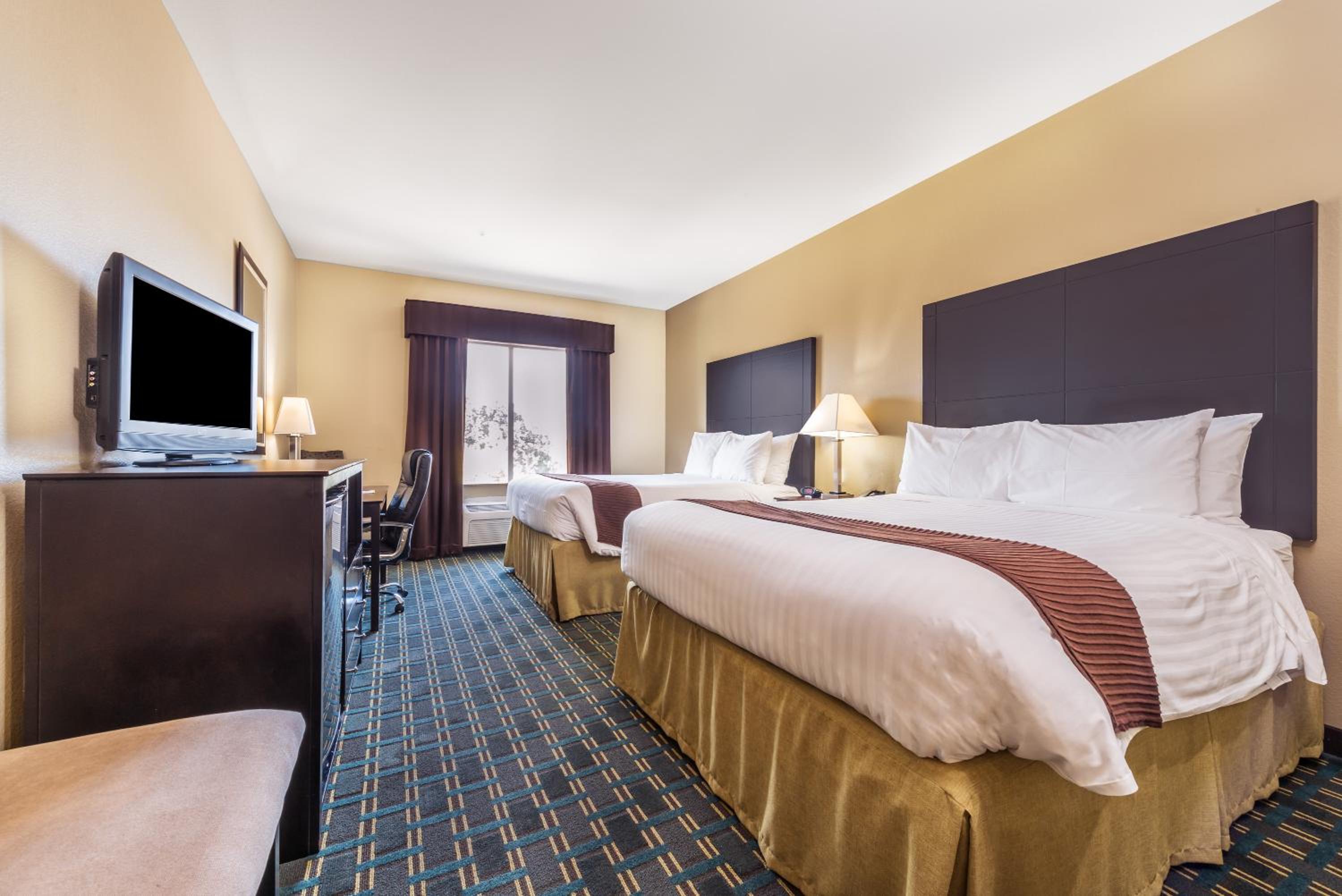 Queen Room with Two Queen Beds - Non-Smoking
