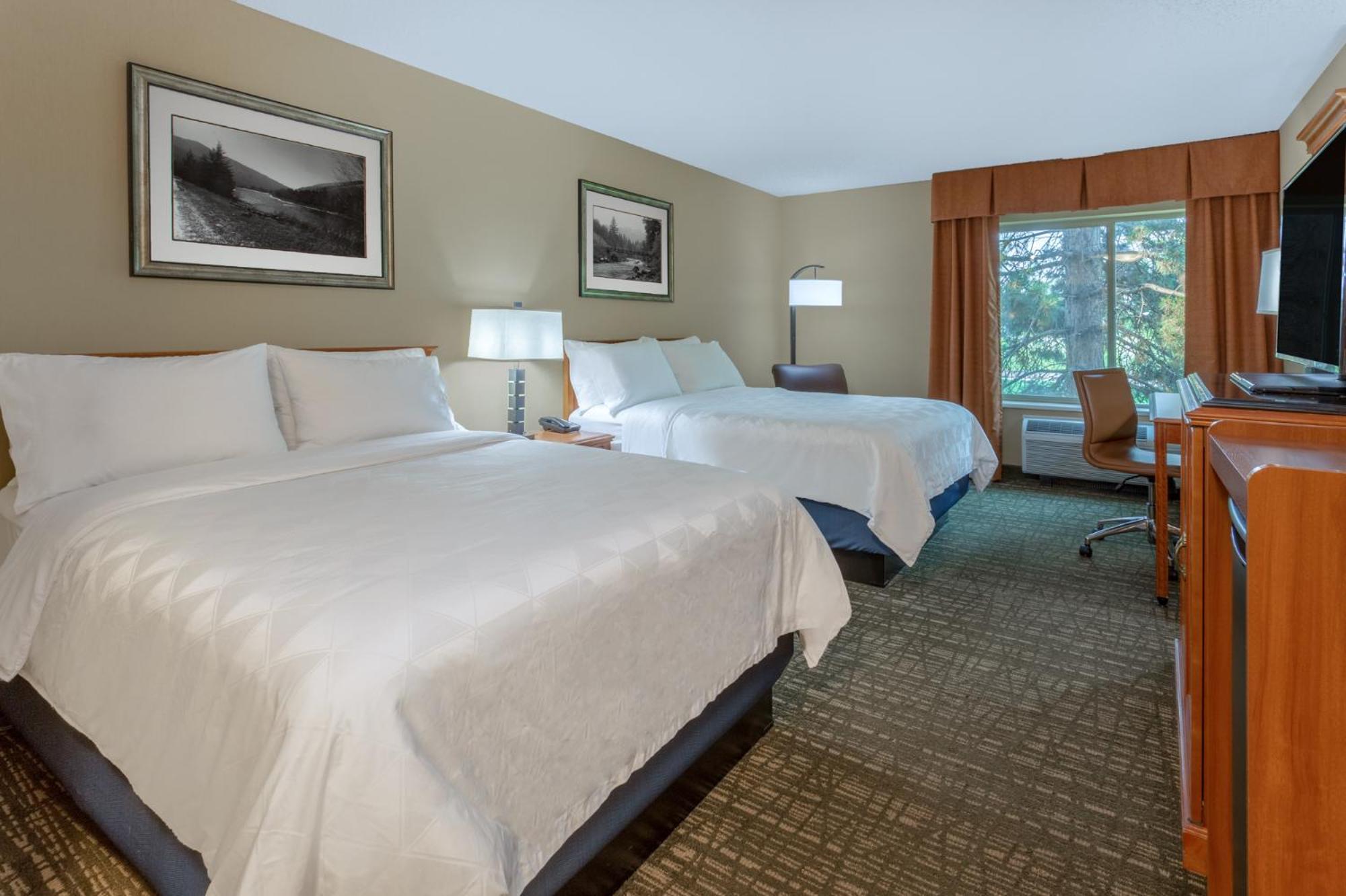 Standard Room with Two Queen Beds photo 1