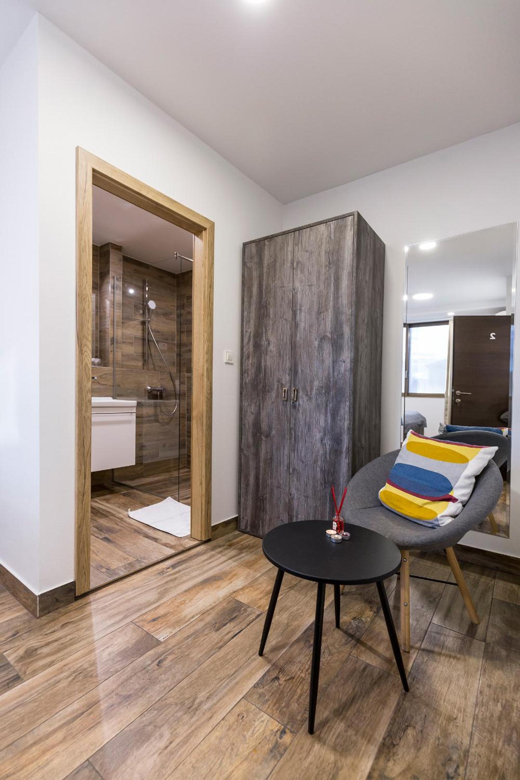 Deluxe Double or Twin Room with City View - Photo 17