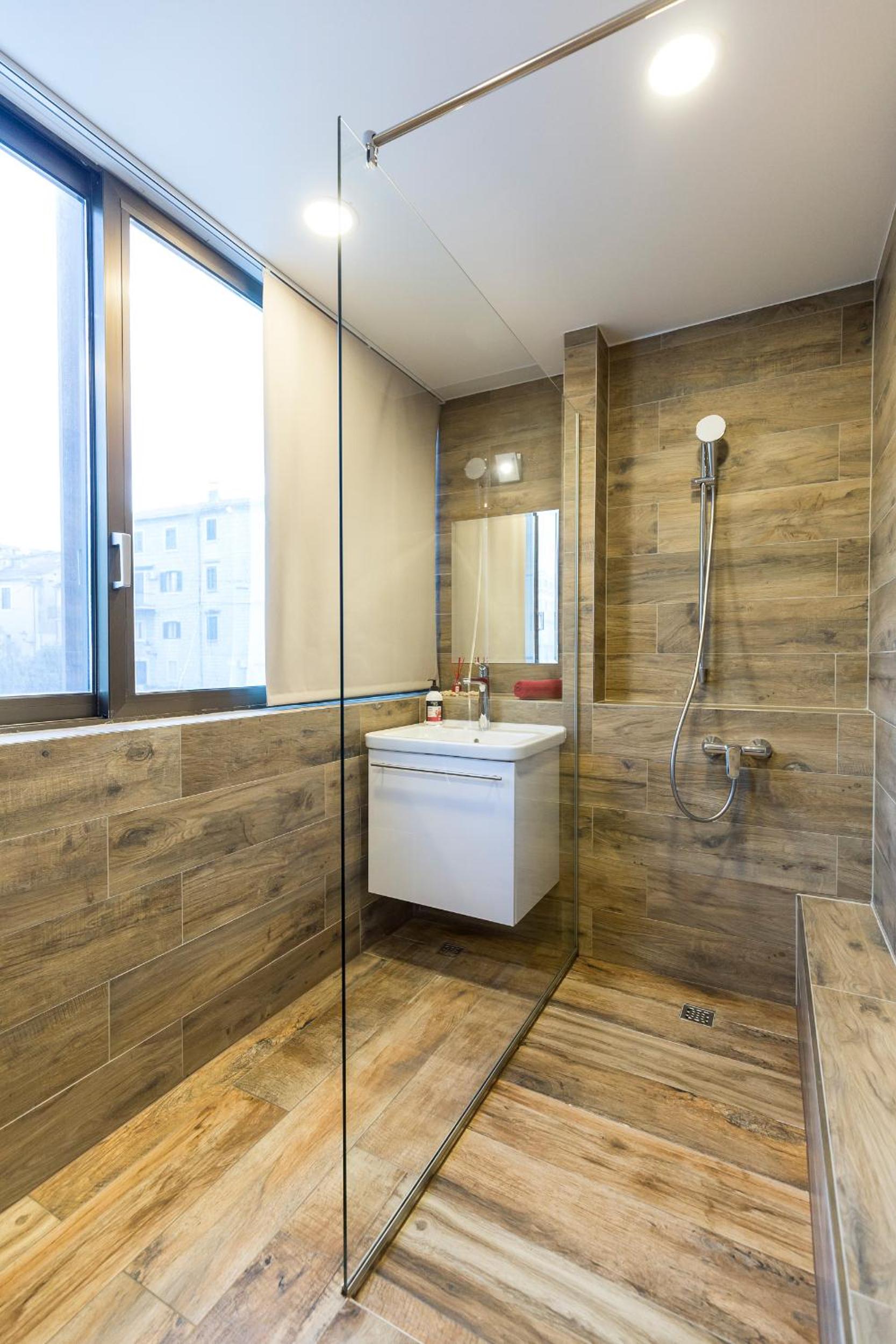 Deluxe Double or Twin Room with City View - Photo 16