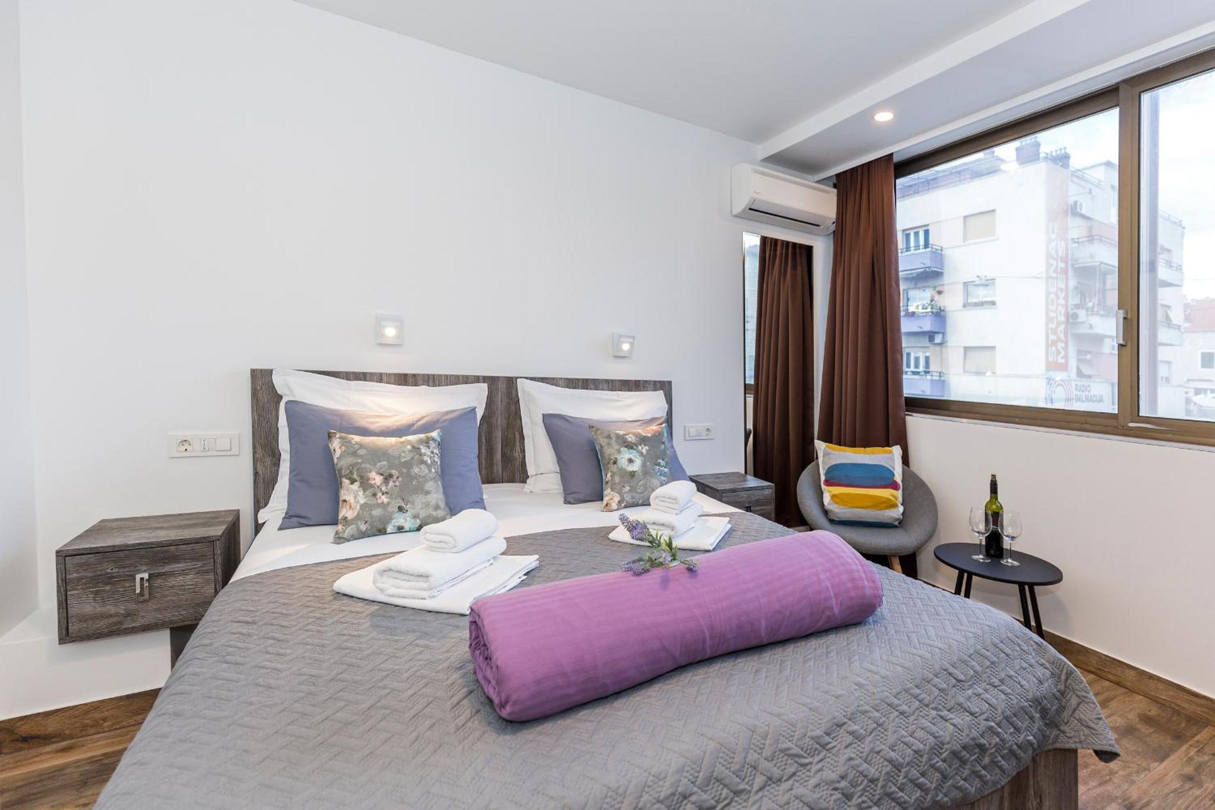 Deluxe Double or Twin Room with City View - Photo 14