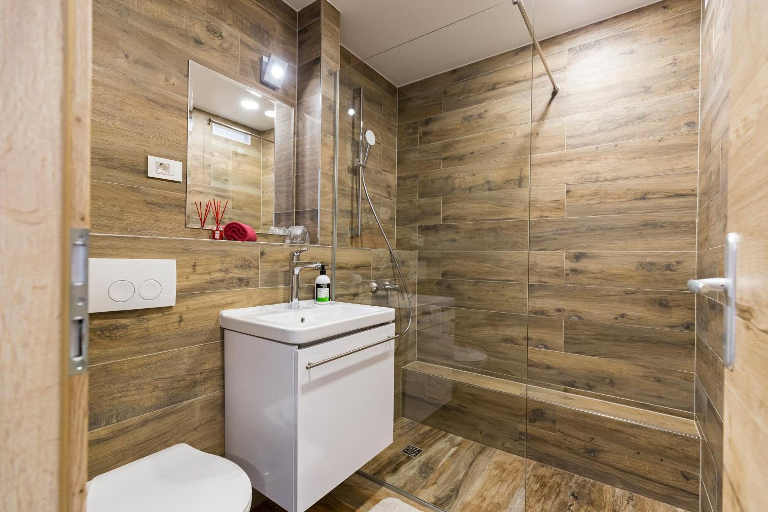 Deluxe Double or Twin Room with City View - Photo 5
