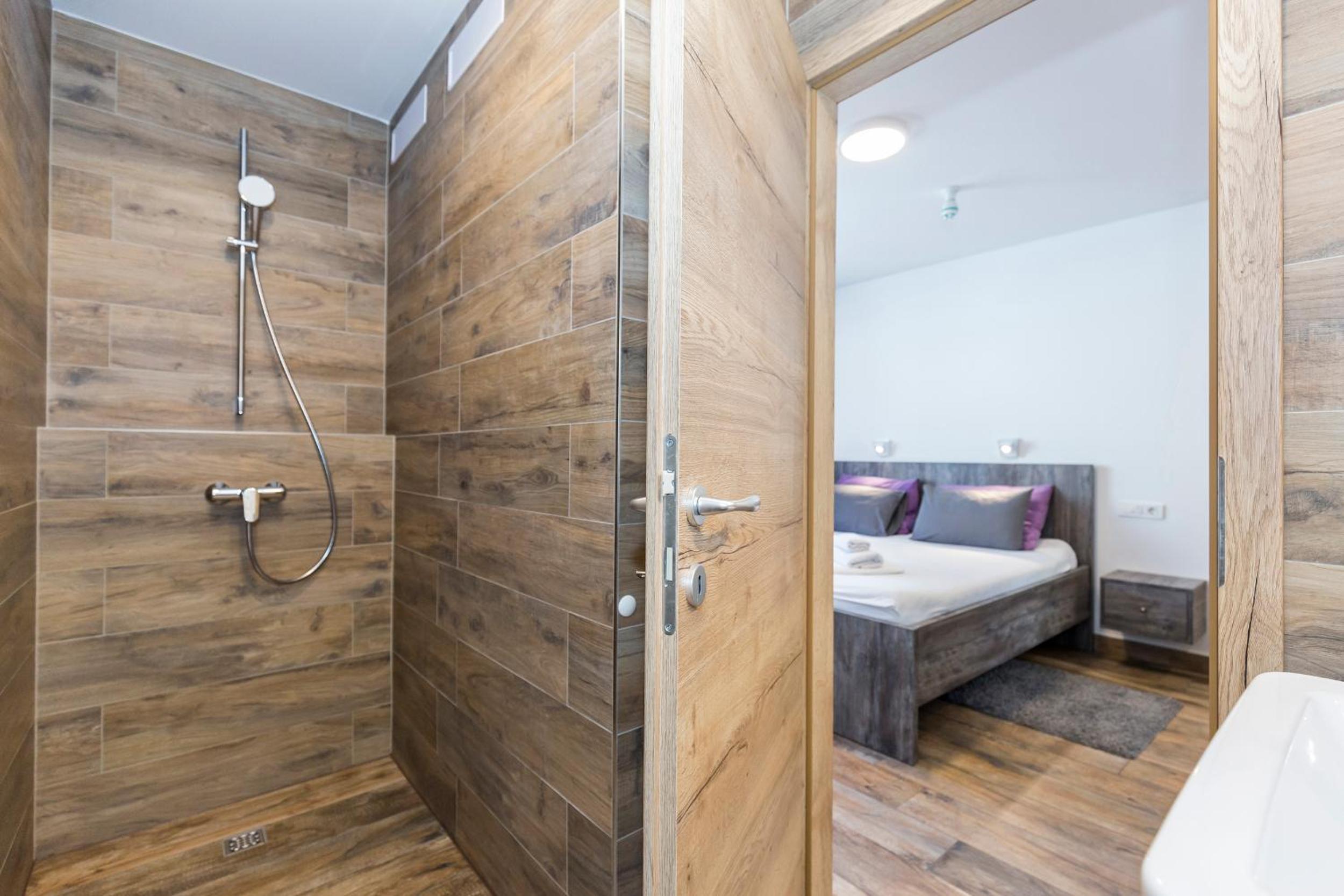 Deluxe Double or Twin Room with City View - Photo 3