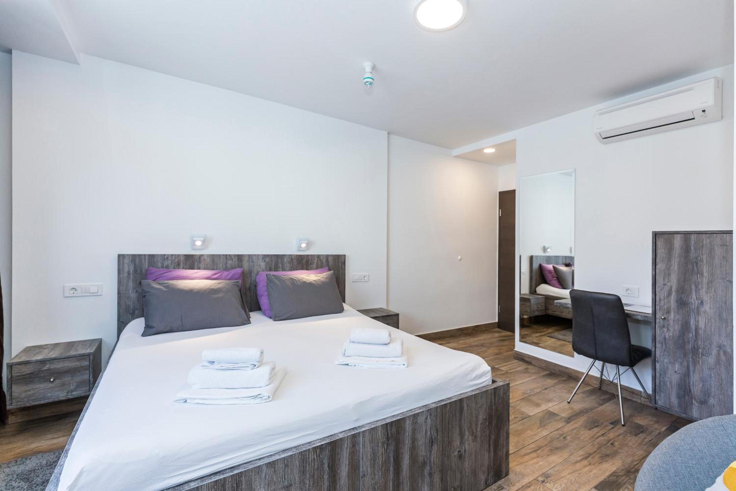 Deluxe Double or Twin Room with City View - Photo 2