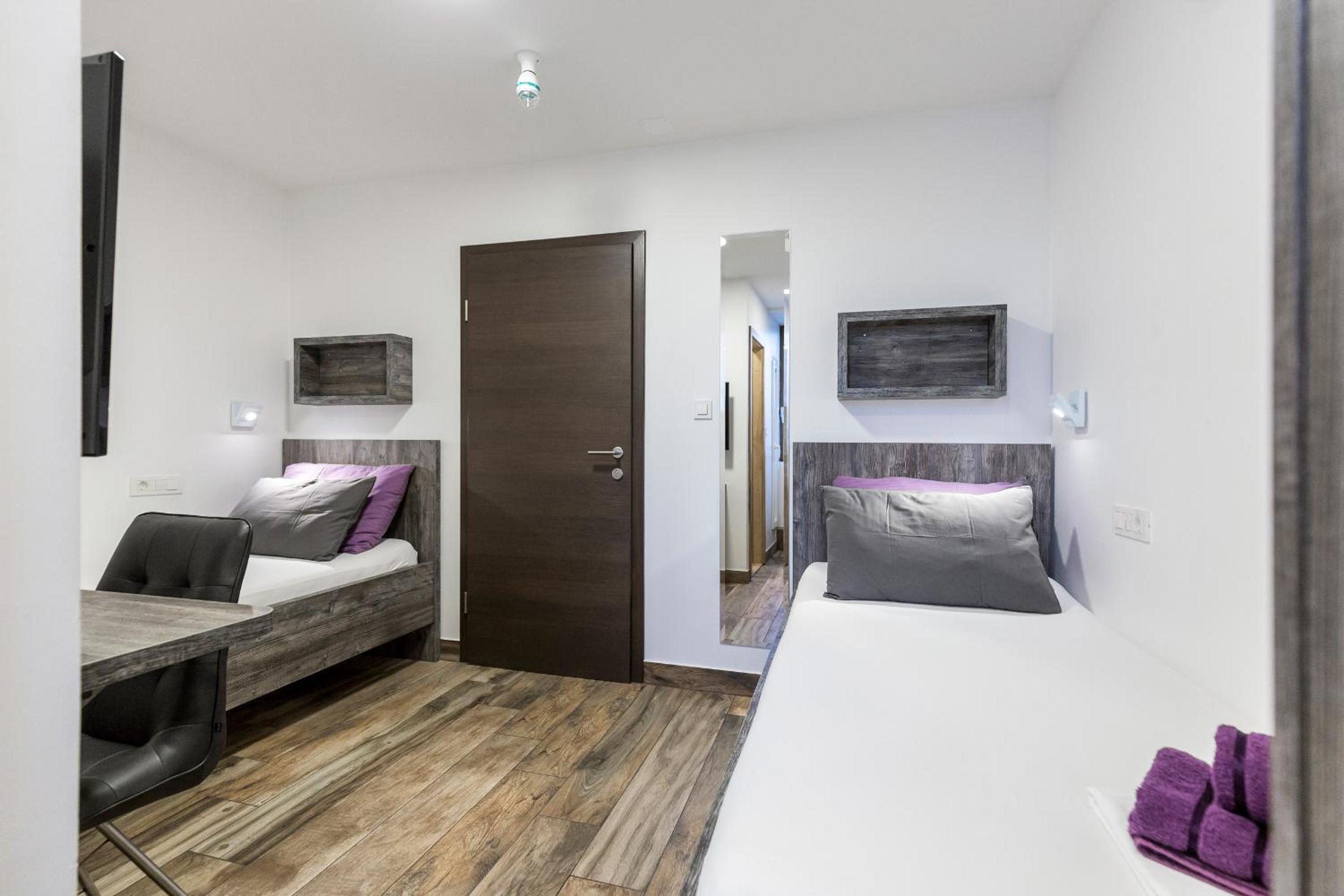 Standard Twin Room - Photo 2