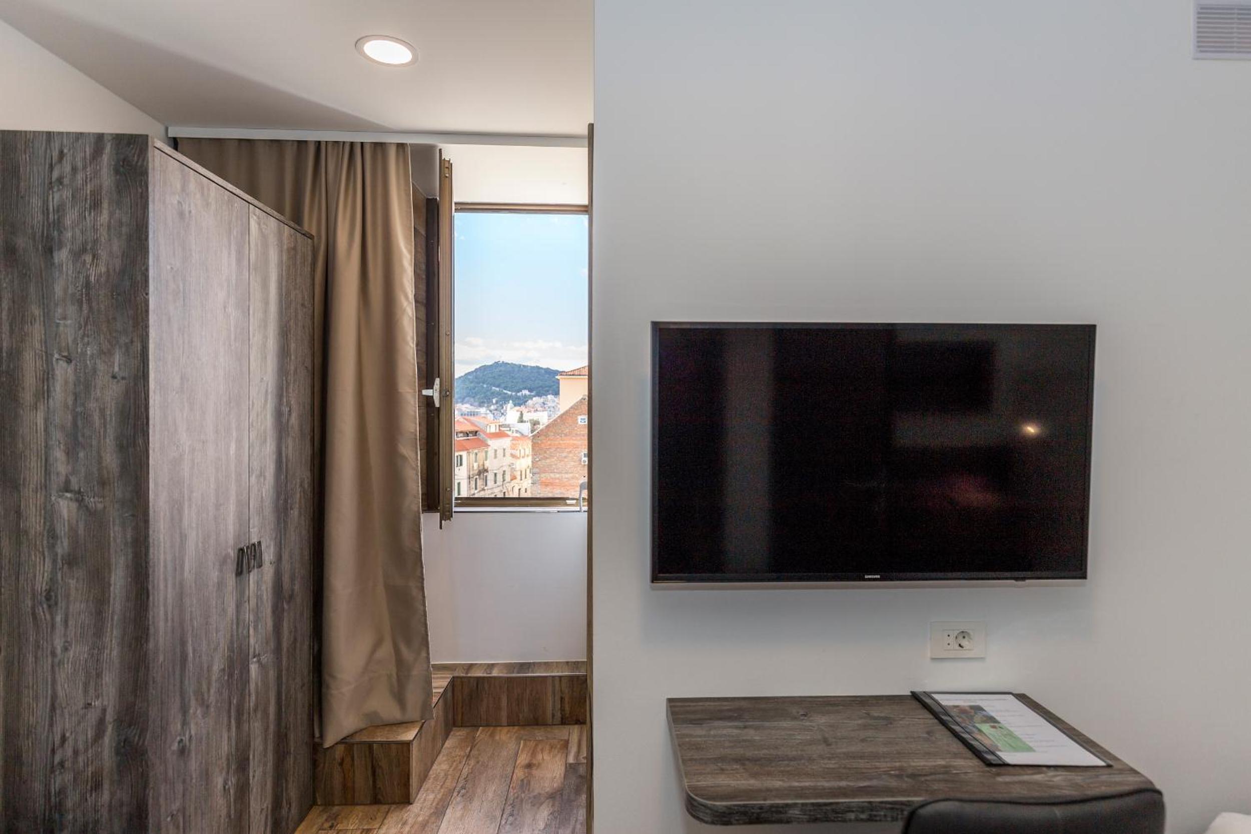 Standard Twin Room - Photo 7