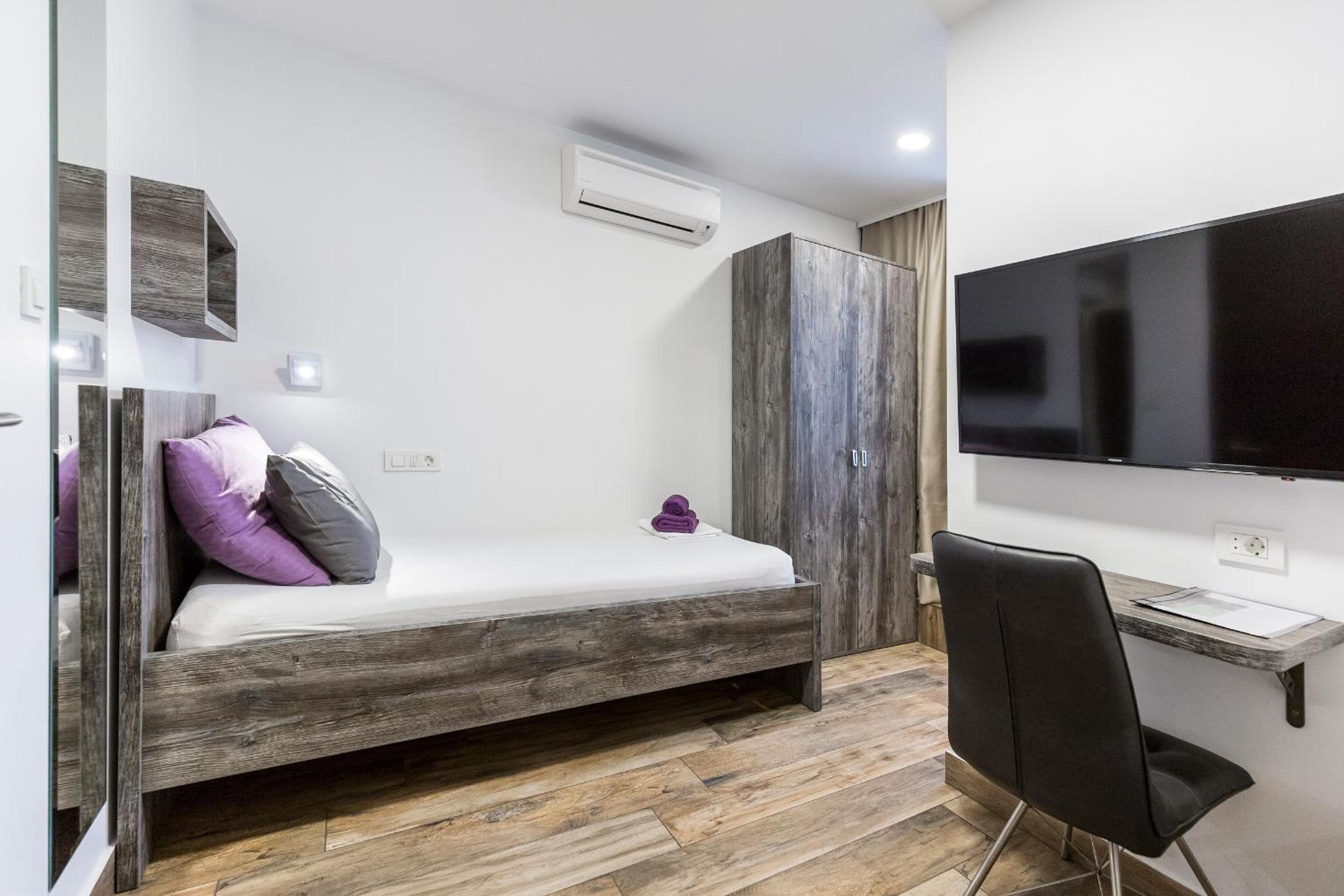 Standard Twin Room - Photo 3