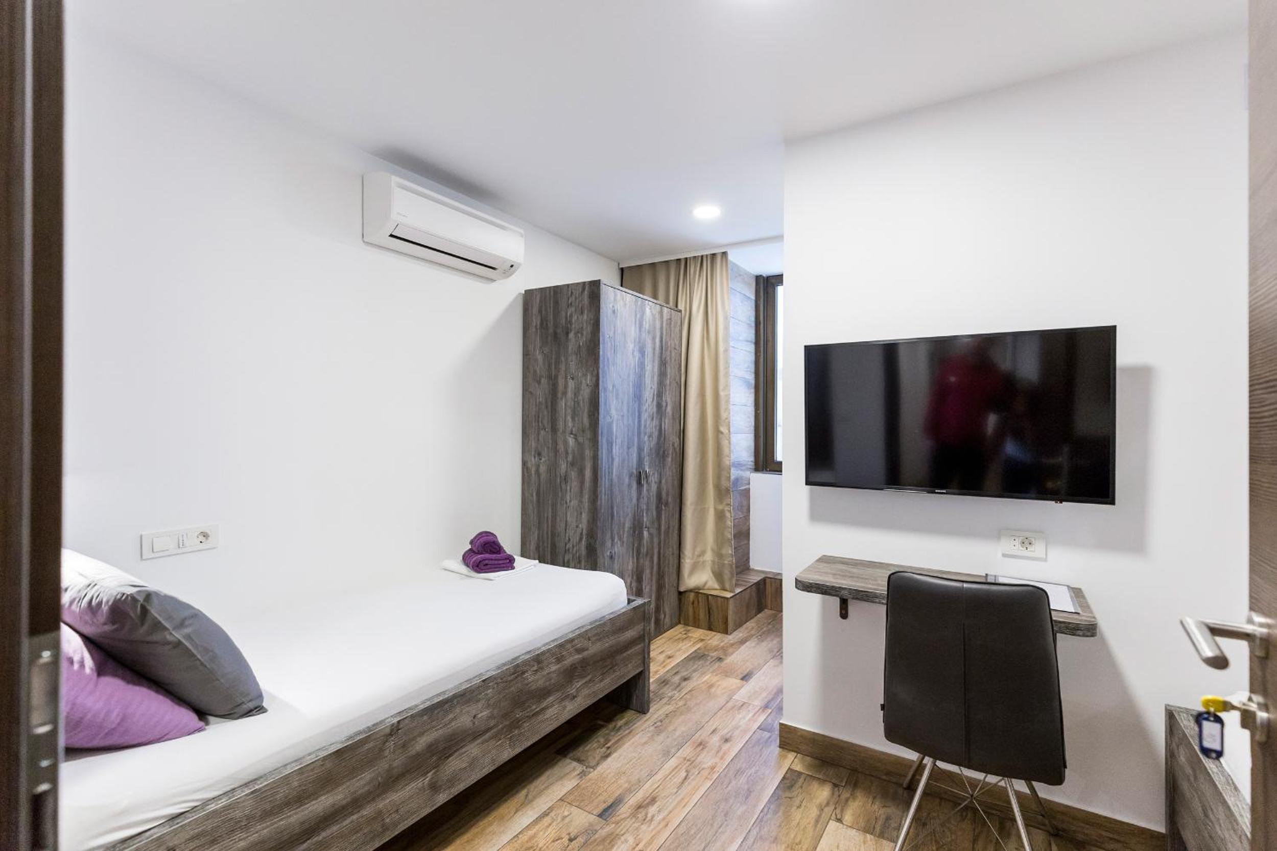 Standard Twin Room - Photo 1