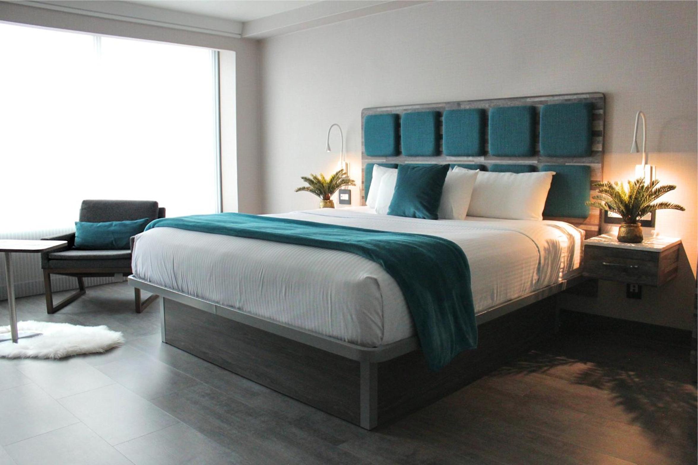 Signature Collection 1 King Bed - Photo 1