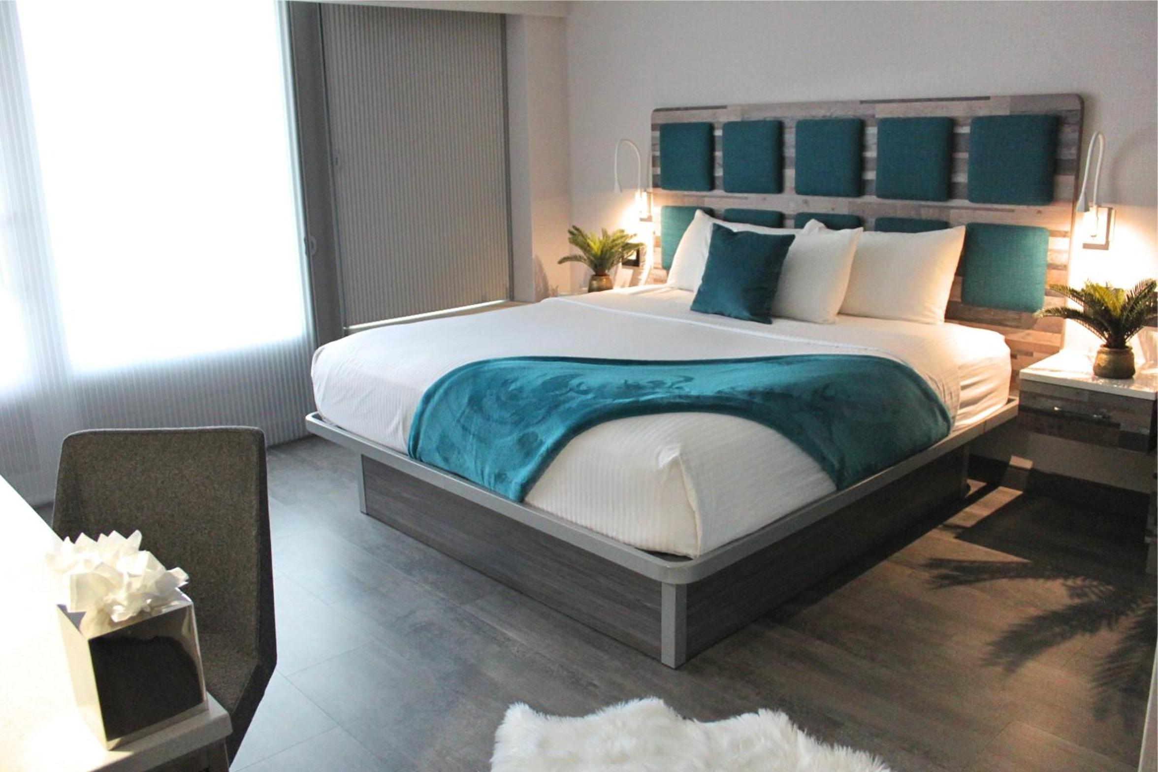 Signature Collection King Bed Mobility Accessible - Photo 1