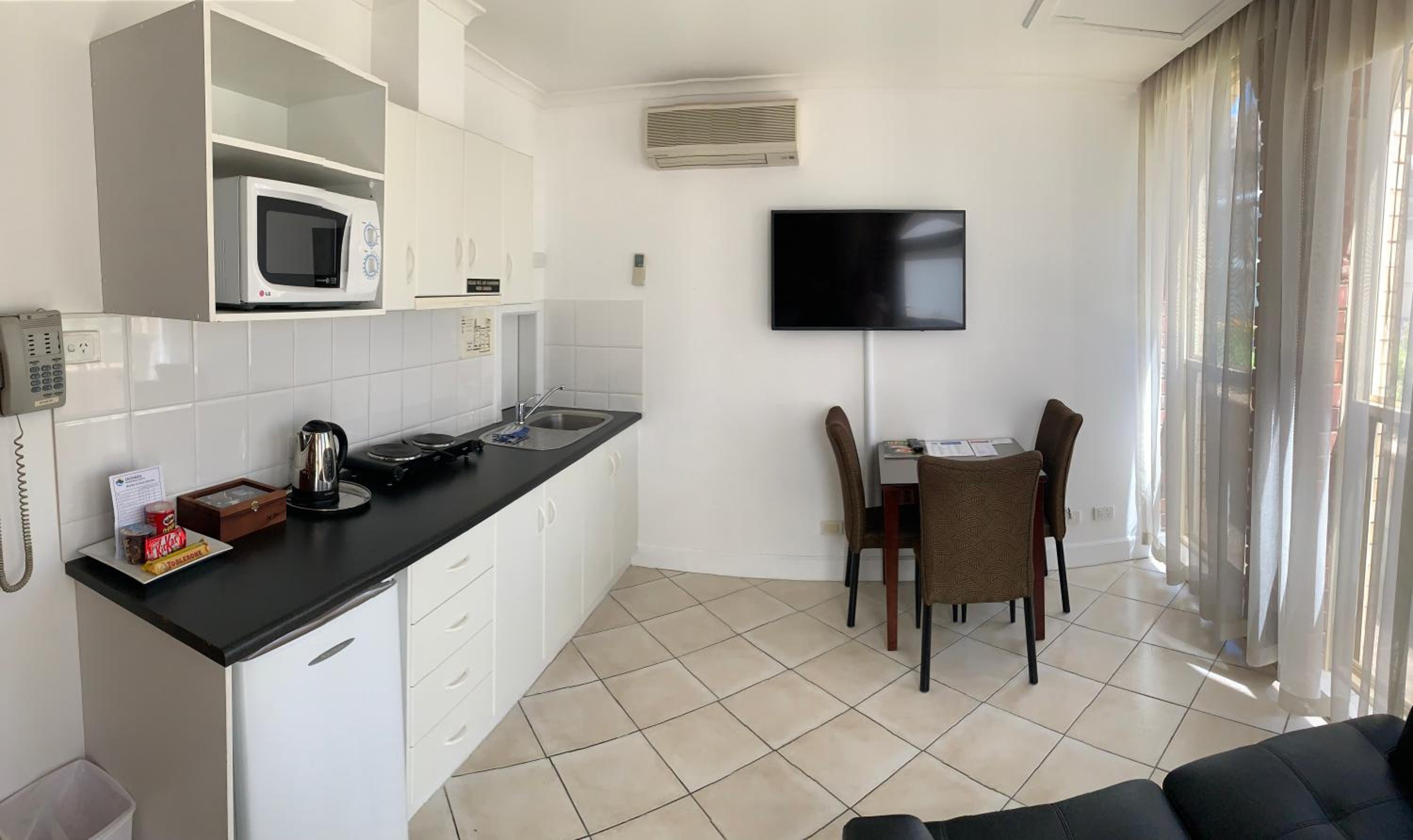 Two-Bedroom Suite B photo 2