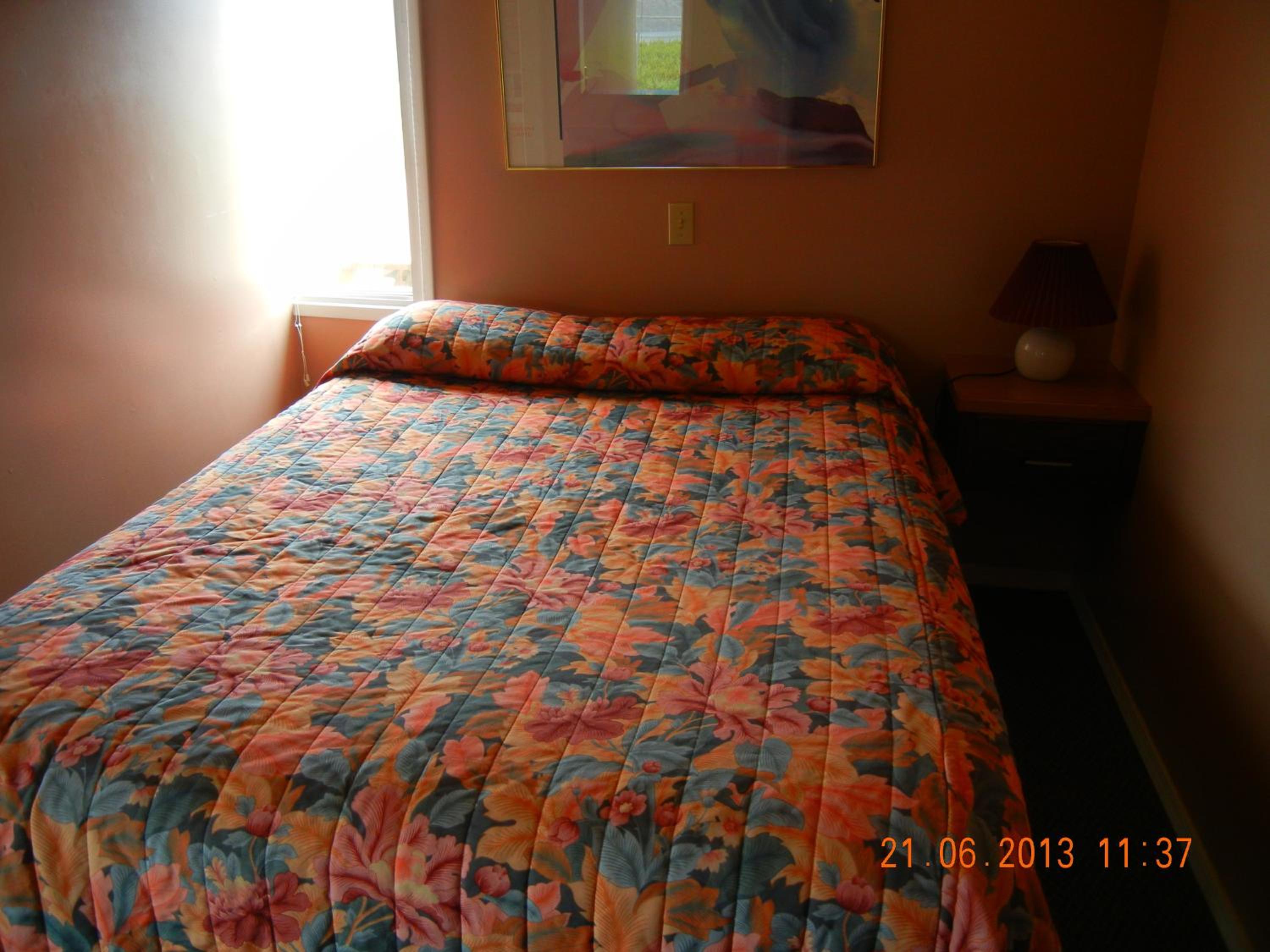 Queen Room photo 2