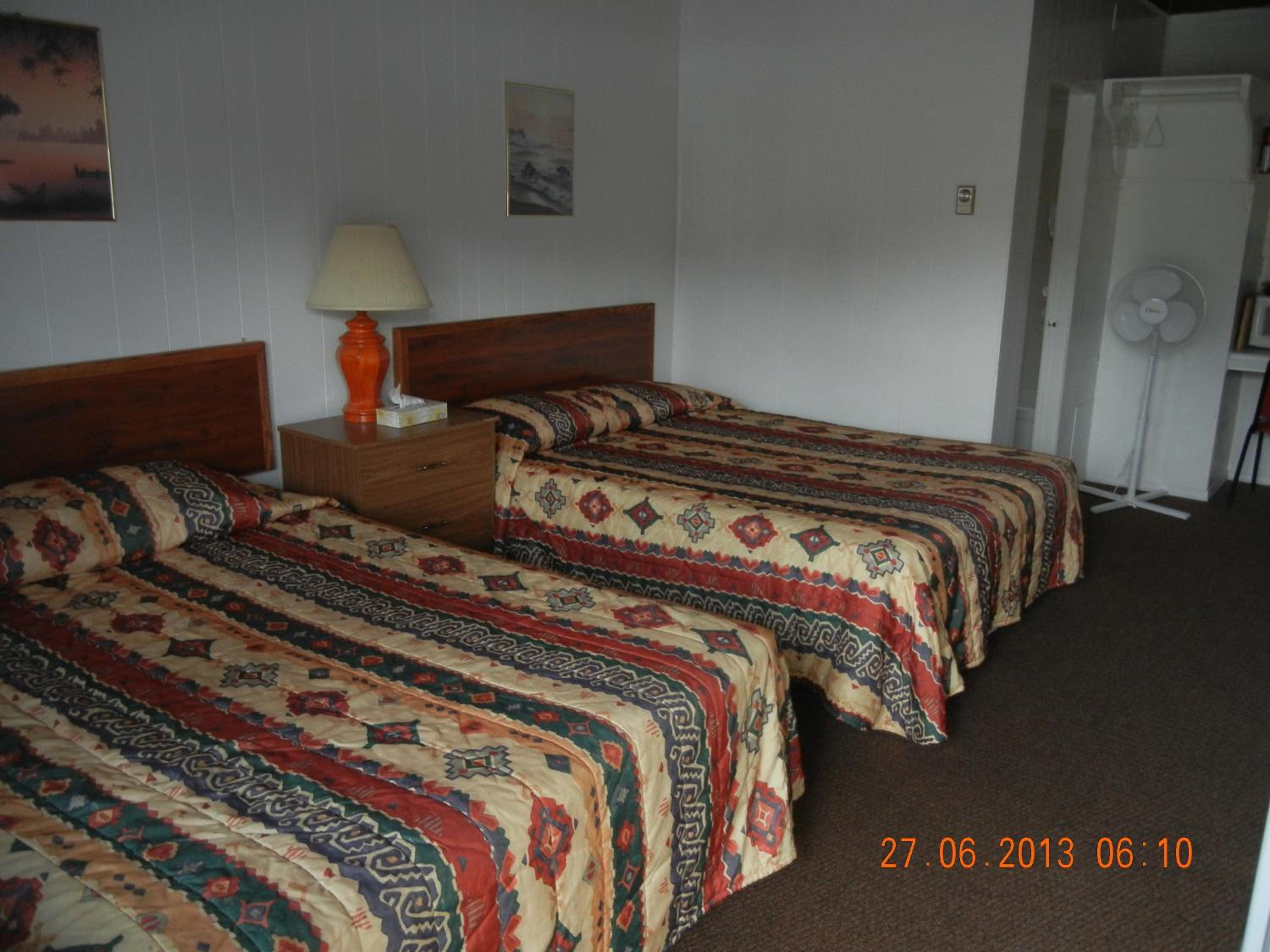 Queen Room with Two Queen Beds photo 3