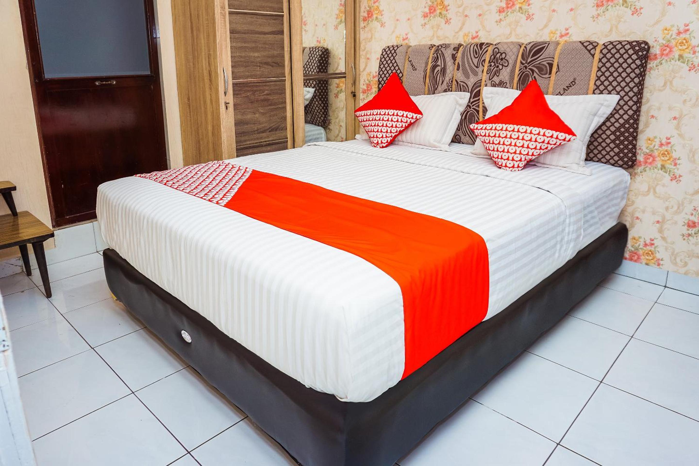 Deluxe Double Room - Photo 9