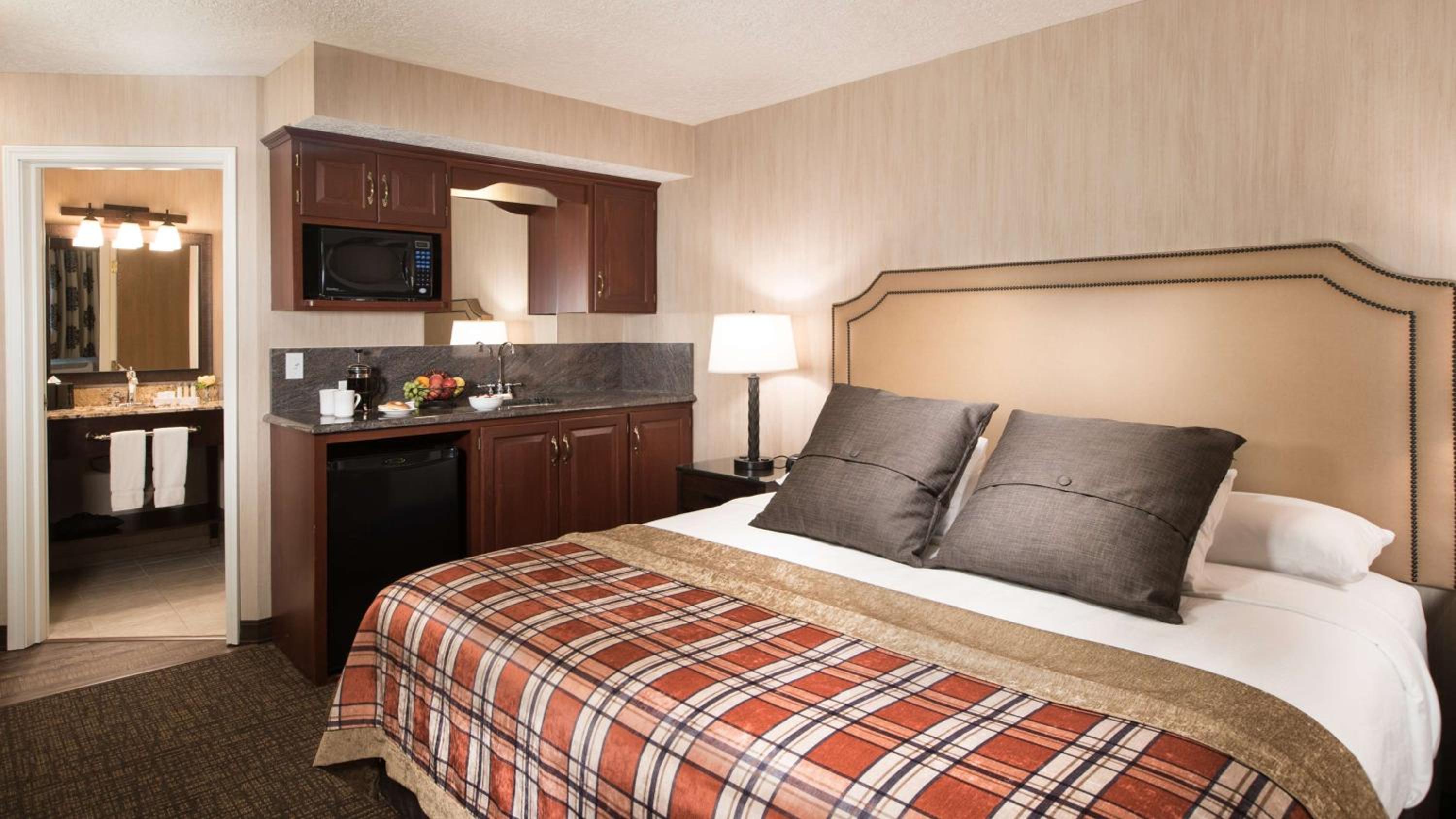 King Room - Non-Smoking - Photo 1