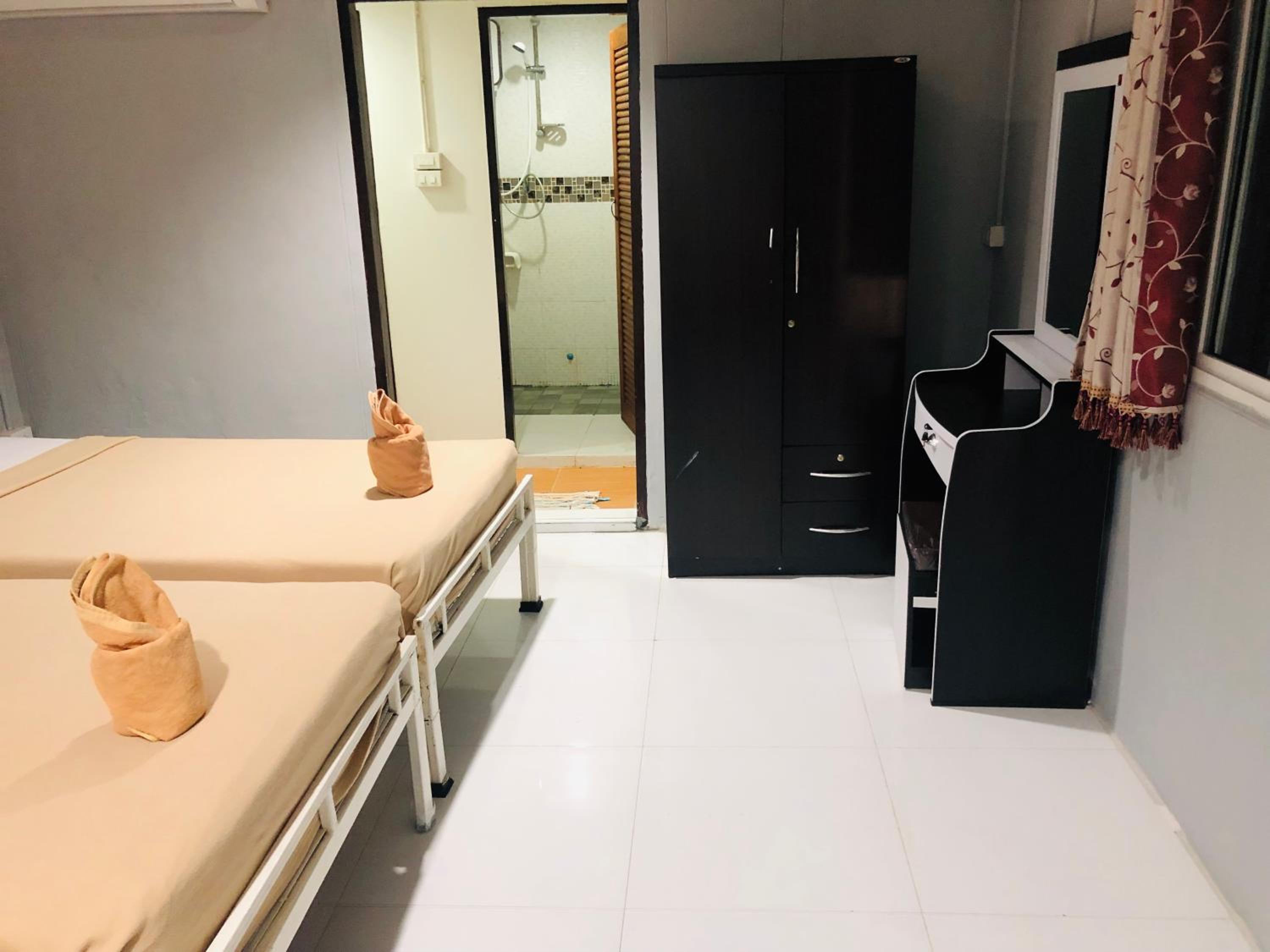 Triple Room with Private Bathroom photo 2
