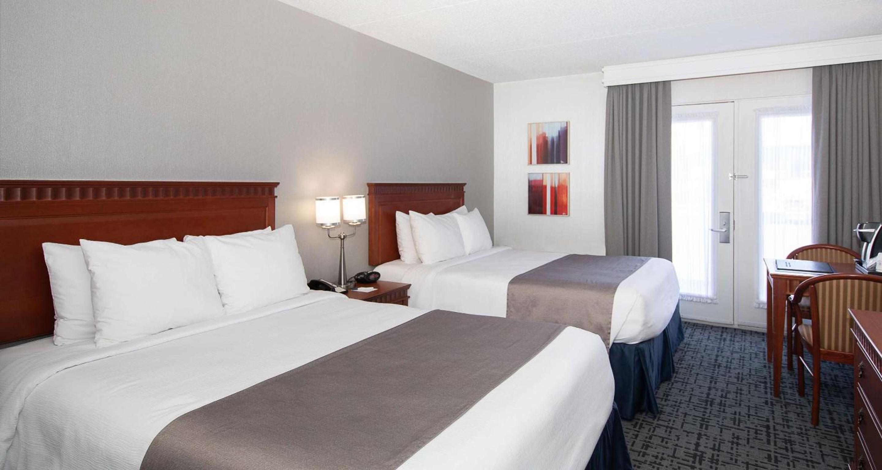 Queen Room with Two Queen Beds - Non-Smoking/First Floor - Photo 1