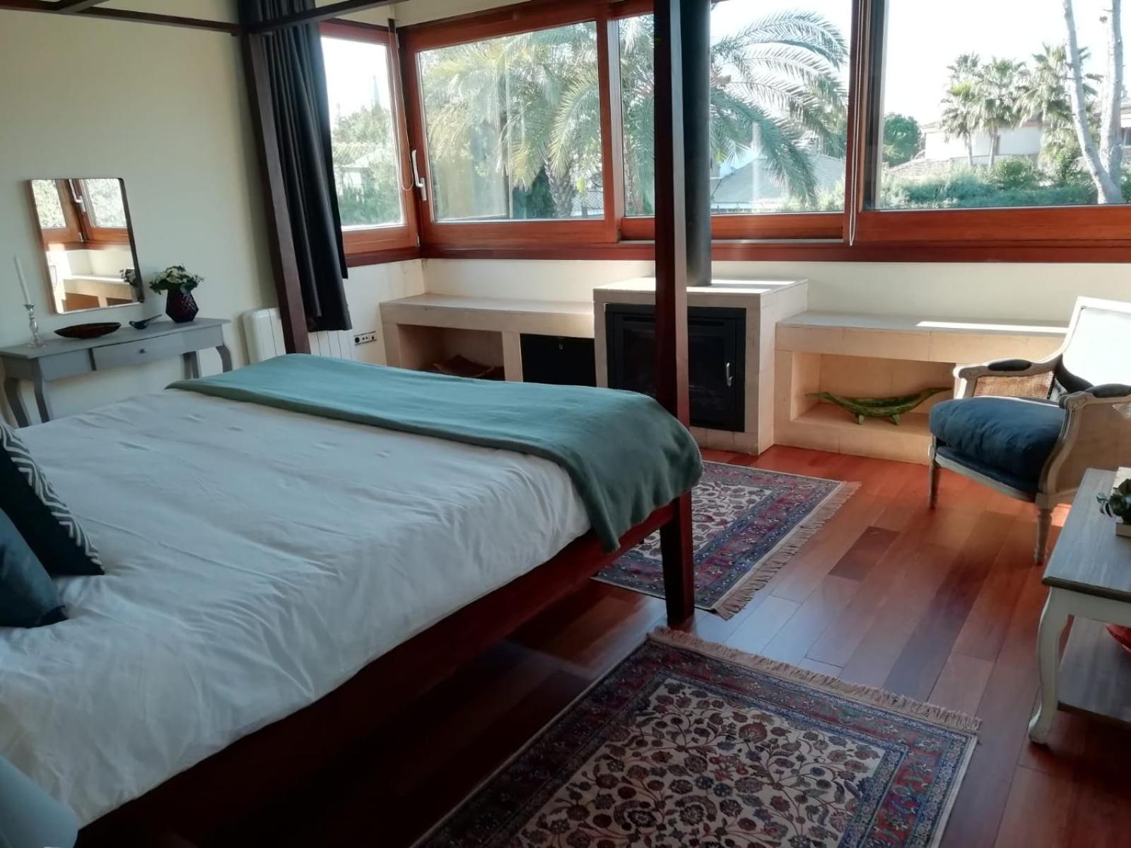 Six-Bedroom House - Photo 69